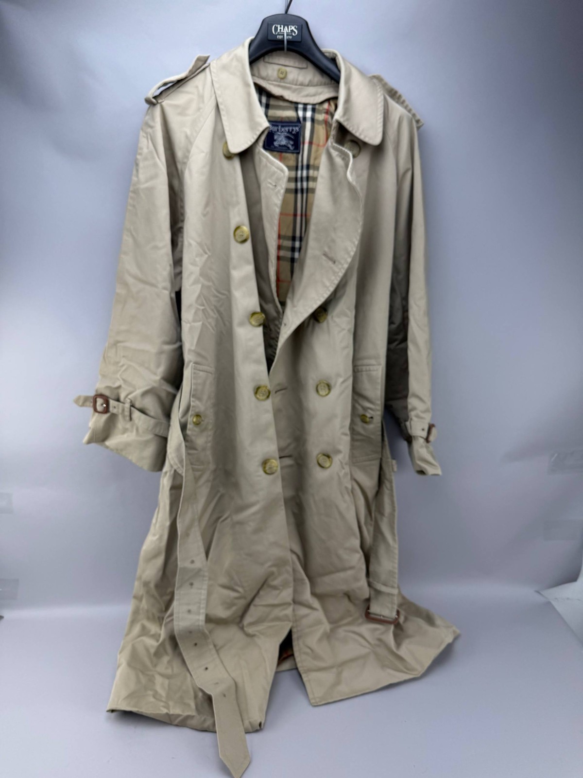 Vintage Burberrys London Mens Beige Double Breasted Belted Trench Coat Size 44R Vintage Burberrys London Mens Beige Double Breasted Belted Trench Coat Size 44R