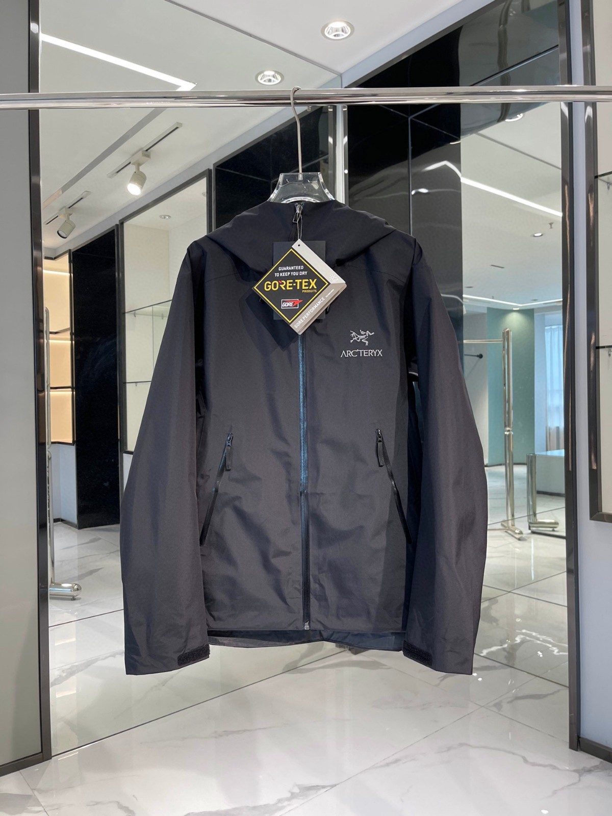 Unisex ARC Beta LT Coat Waterproof Hiking Outdoor Black Travel Jackets