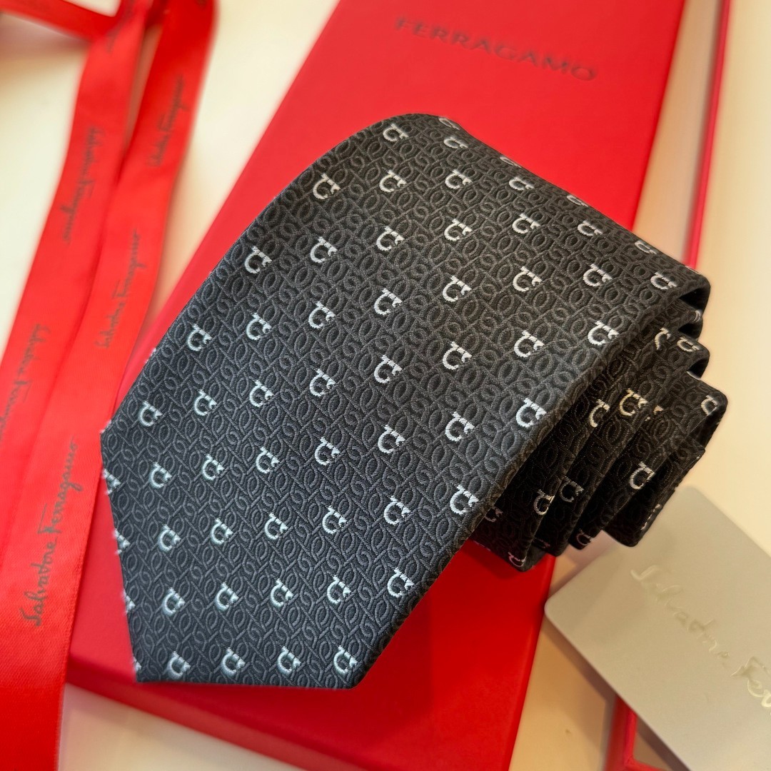 NWT Men\'s Ferragamo Silk Tie Designer Formal Business New