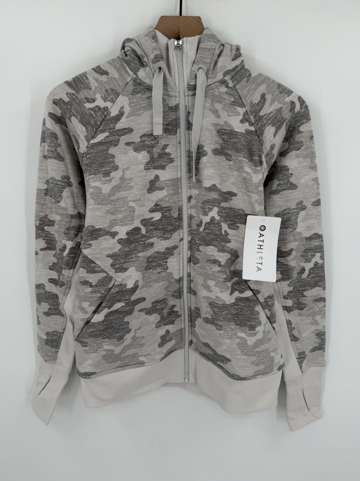 NEW Athleta Triumph Printed Hoodie Womens Small Gray Camo Pockets Gym Athleisure