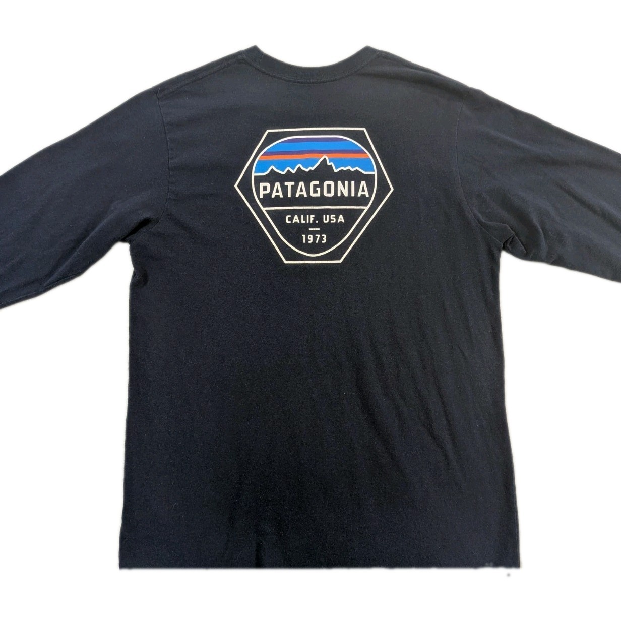 Patagonia Mens Medium Long Sleeve Fitz Roy Hex Tee Shirt Navy Blue Graphic Patagonia Mens Medium Long Sleeve Fitz Roy Hex Tee Shirt Navy Blue Graphic