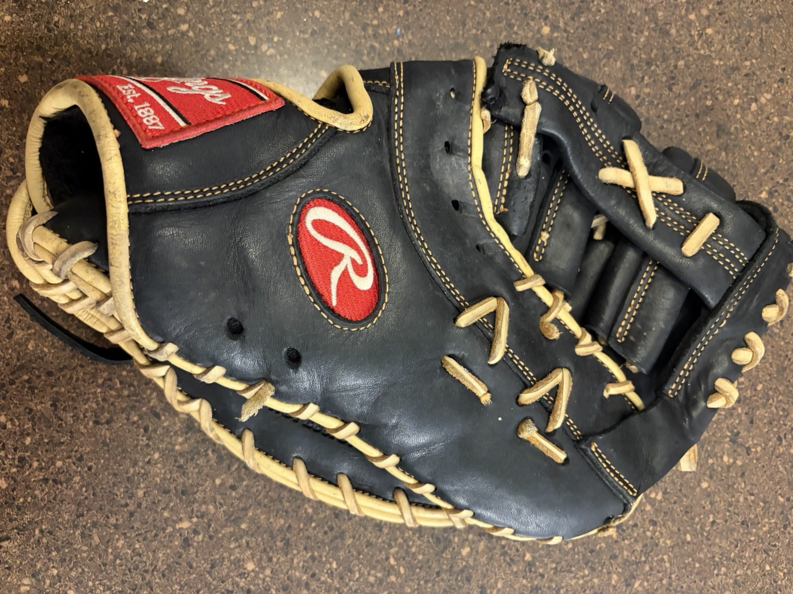 Rawlings Gold Glove Elite (GG Elite) GGE130SPBFB 13” 1st Base Mitt RHT READ Rawlings Gold Glove Elite (GG Elite) GGE130SPBFB 13” 1st Base Mitt RHT READ