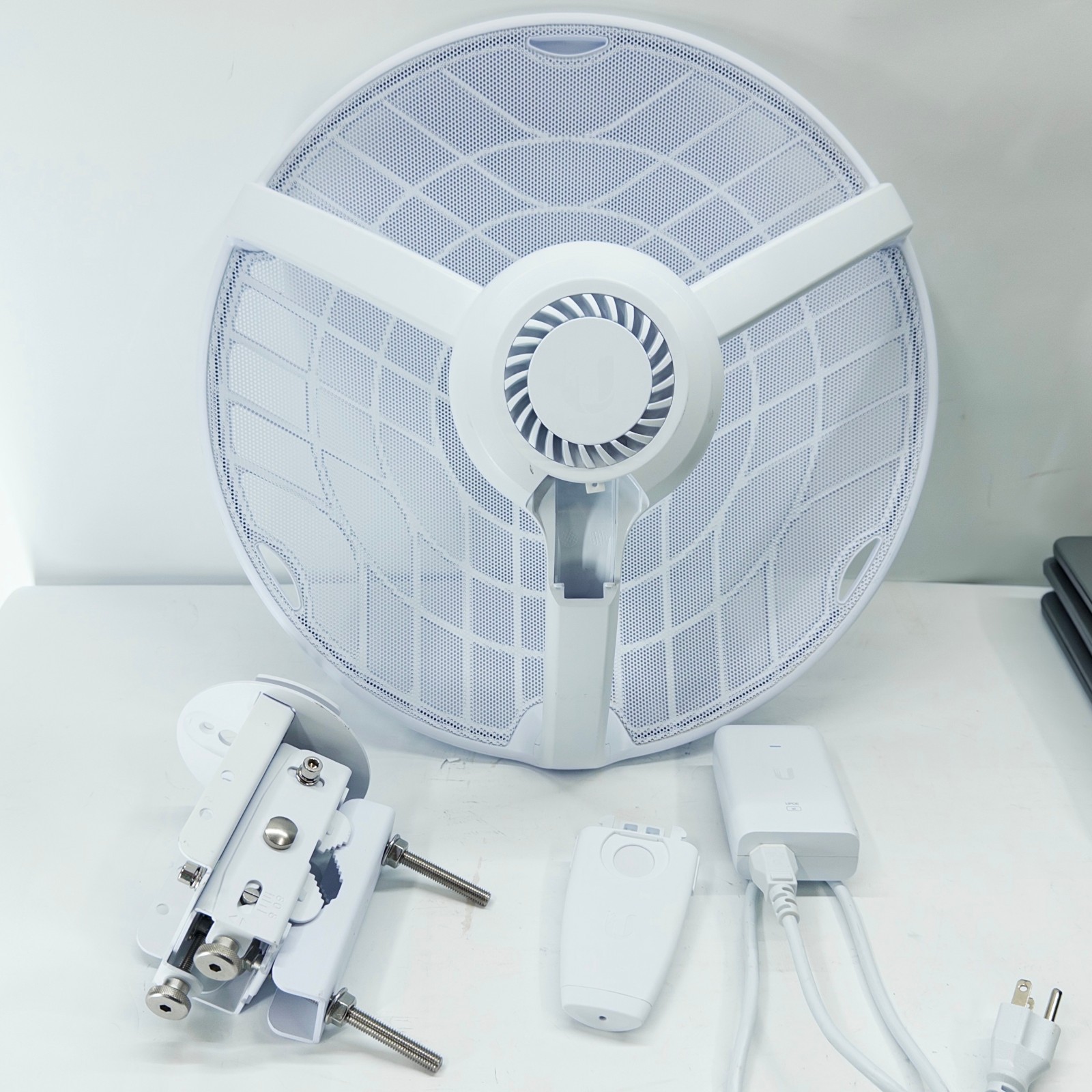Ubiquiti airFiber 60 GHz Long Range Radio 7.5 Mile 60 GHz with POE AF60-LR-US Ubiquiti airFiber 60 GHz Long Range Radio 7.5 Mile 60 GHz with POE AF60-LR-US
