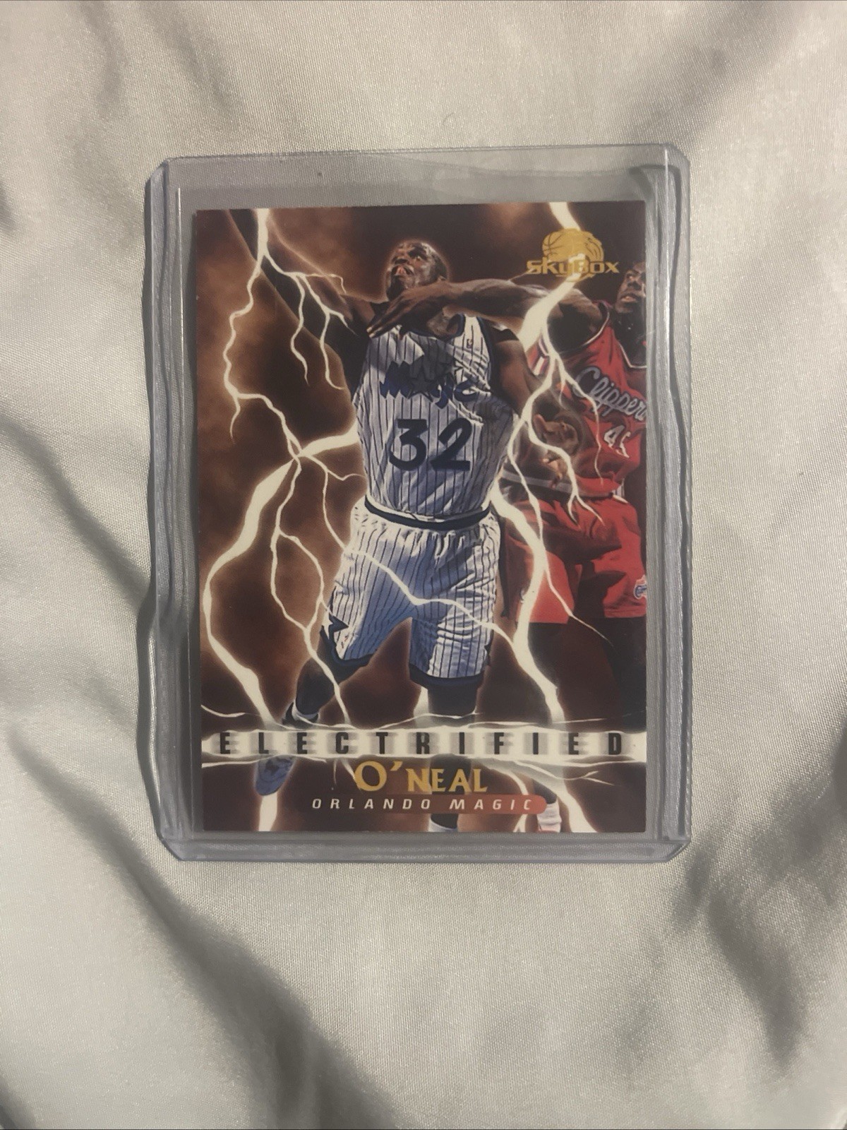 SkyBox 1995-96 Skybox Premium Electrified Shaquille O'Neal Magic #293 SkyBox 1995-96 Skybox Premium Electrified Shaquille O'Neal Magic #293