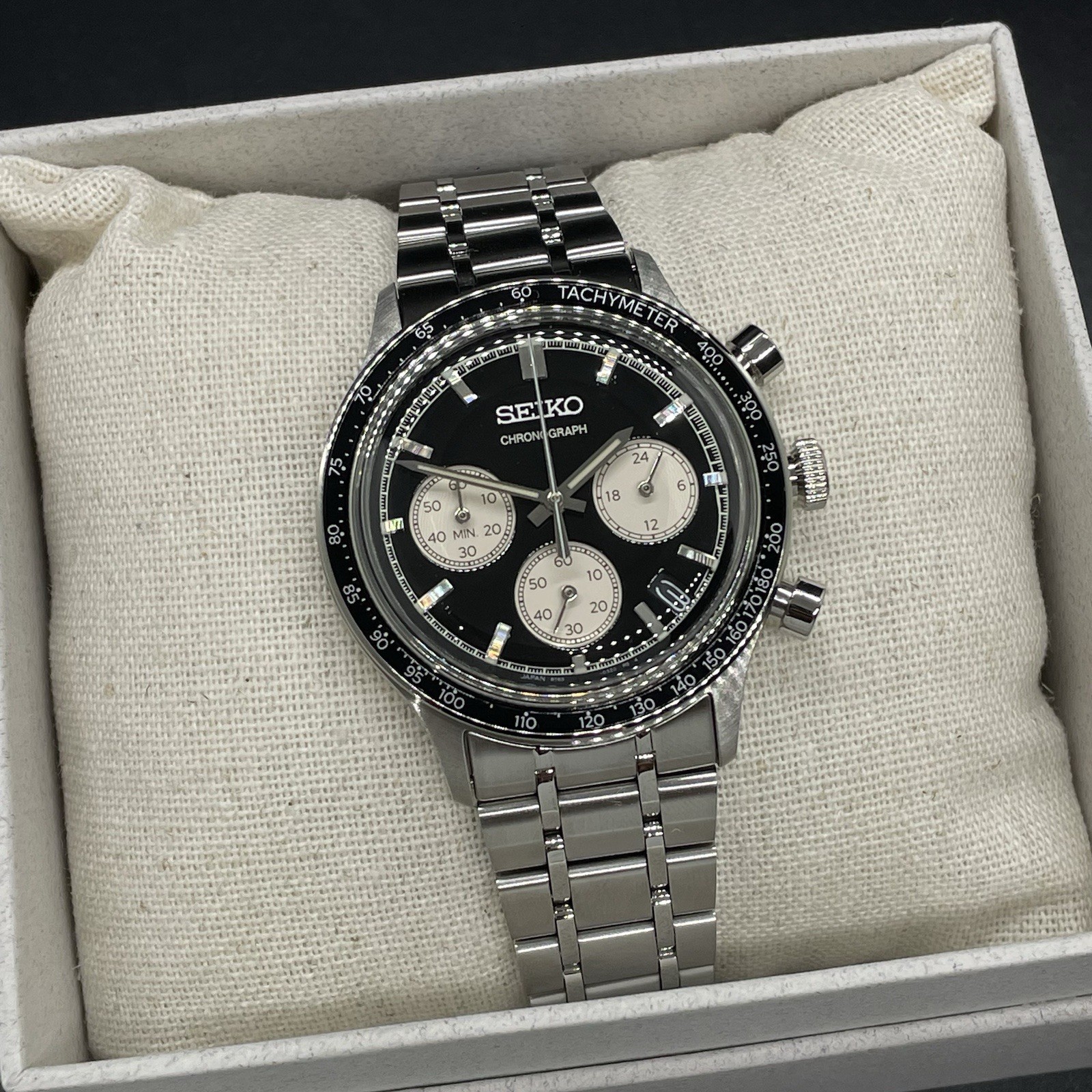 NEW Seiko SSB479P1 Essentials Black Panda Chronograph Quartz Men\'s Watch