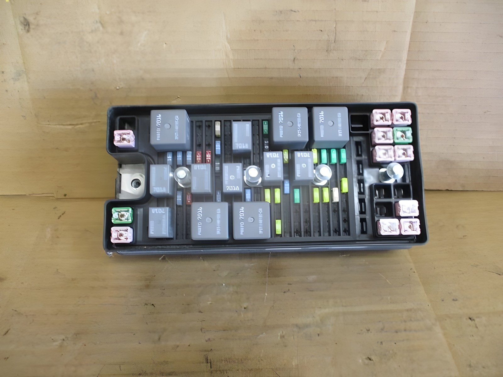 2007-2008 Ford Mustang Engine Fuse Box OEM