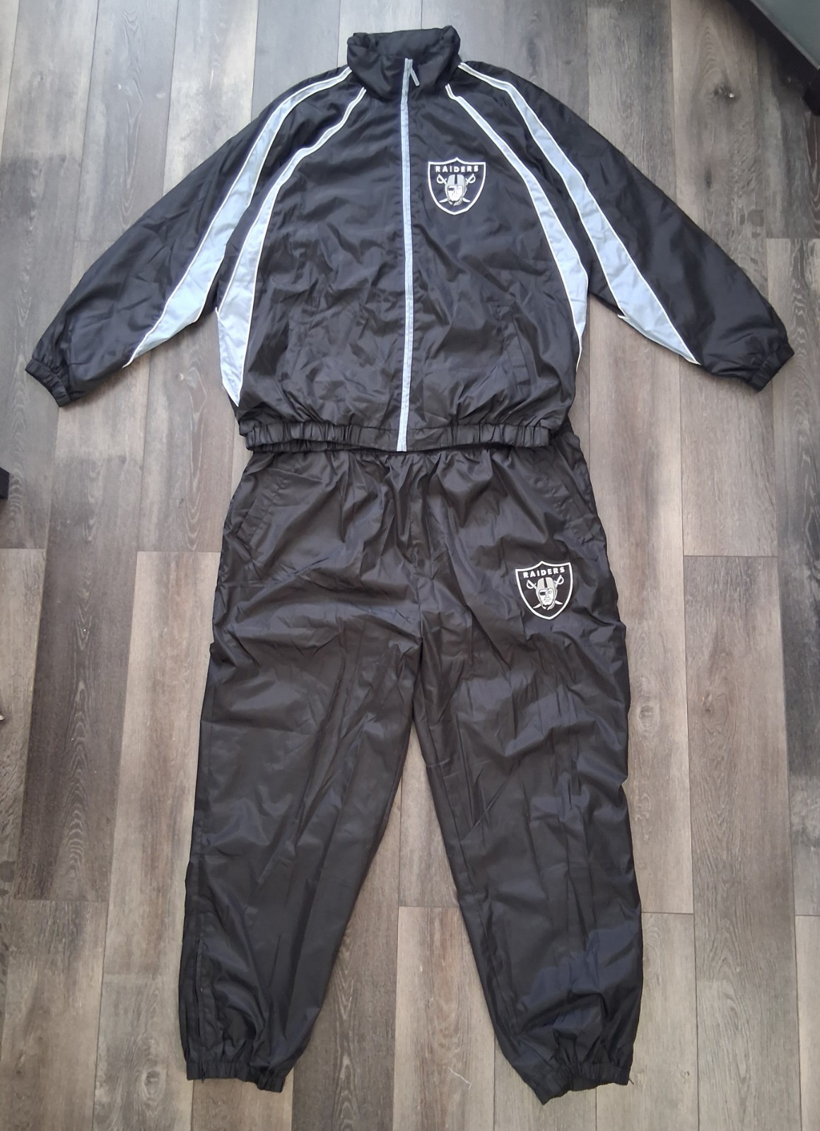 Vintage G-III Oakland Raiders Nylon Tracksuit Lined Mens Size 3XL NWOT Vintage G-III Oakland Raiders Nylon Tracksuit Lined Mens Size 3XL NWOT