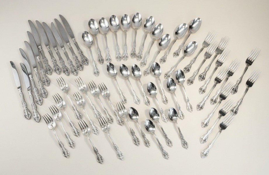 Oneida Deluxe Stainless Flatware 57 Piece Service for 11 Oneida Deluxe Stainless Flatware 57 Piece Service for 11