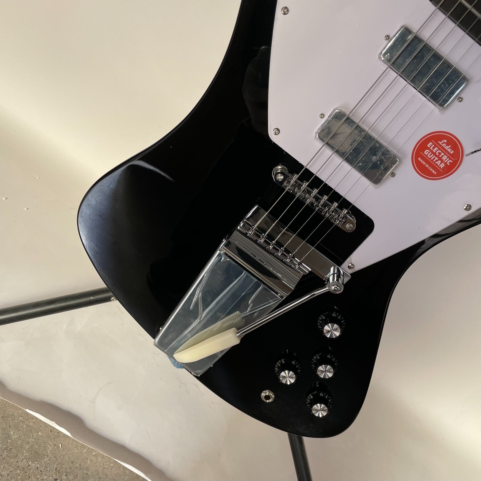 Hot sale black Electric Guita Jazz bridge stainless Rounded fret Edge fast ship