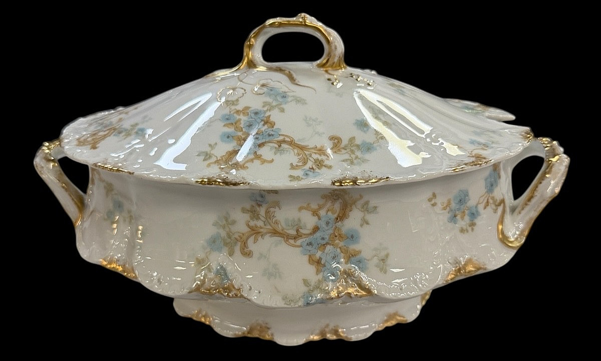 THEODORE HAVILAND LIMOGES FOR JW PUTTS BLUE FLORAL GOLD SWAGS TUREEN THEODORE HAVILAND LIMOGES FOR JW PUTTS BLUE FLORAL GOLD SWAGS TUREEN
