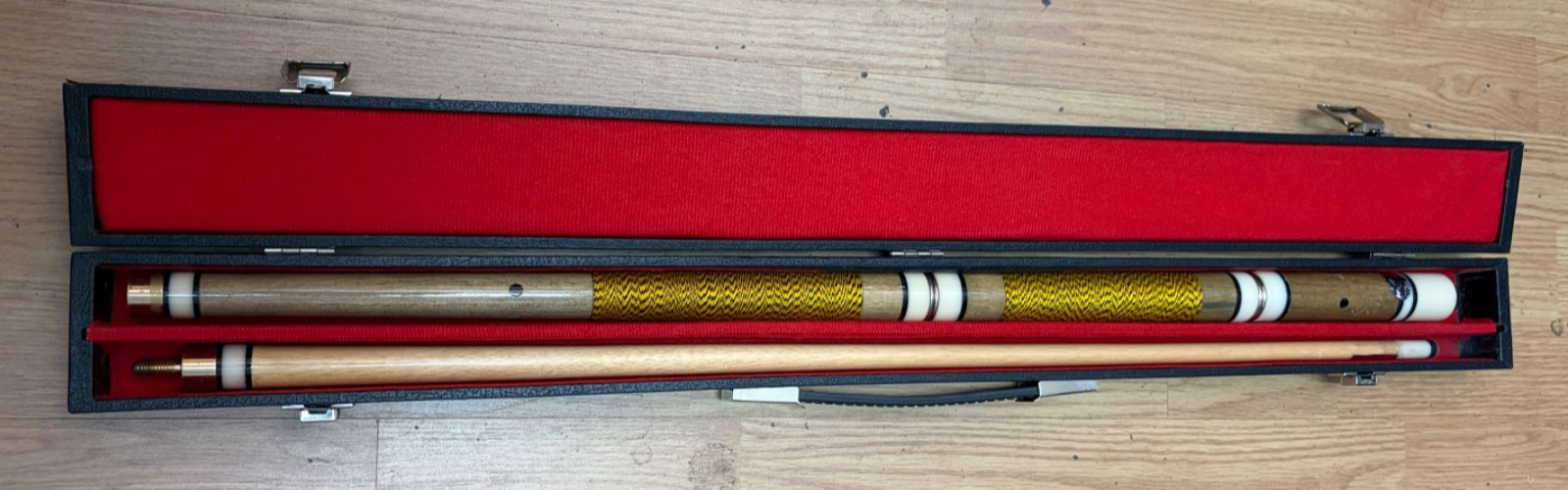 Trident JS27 Pool Cue 20 oz 4 piece Wood Thread Wrap Hard Case Taiwan EUC Trident JS27 Pool Cue 20 oz 4 piece Wood Thread Wrap Hard Case Taiwan EUC