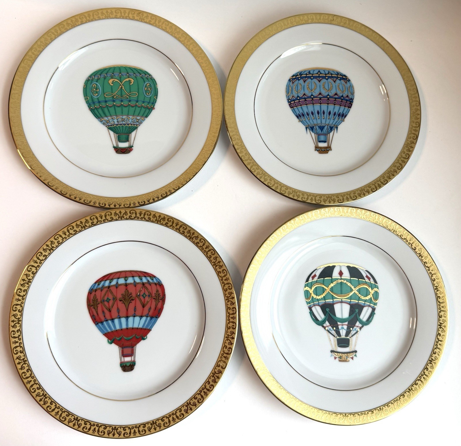 Set of 4 Gold Buffet Royal Gallery Plates Hot Air Balloons 8.5 inches, Very Nice