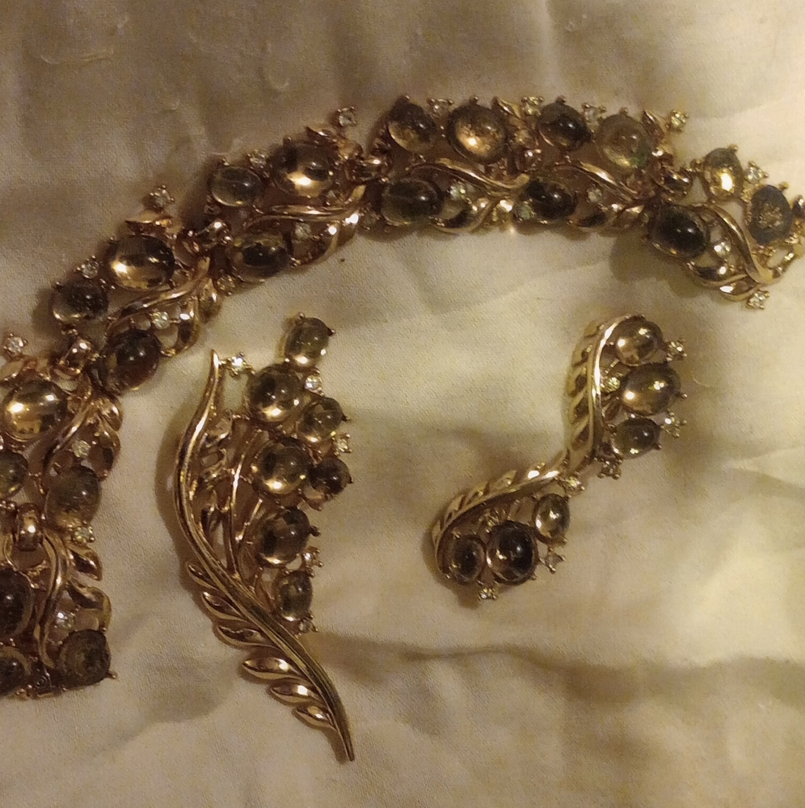 Vintage Crown Trifari Jewelry Set Signed Bracelet Brooch Earrings Demi Parure Vintage Crown Trifari Jewelry Set Signed Bracelet Brooch Earrings Demi Parure