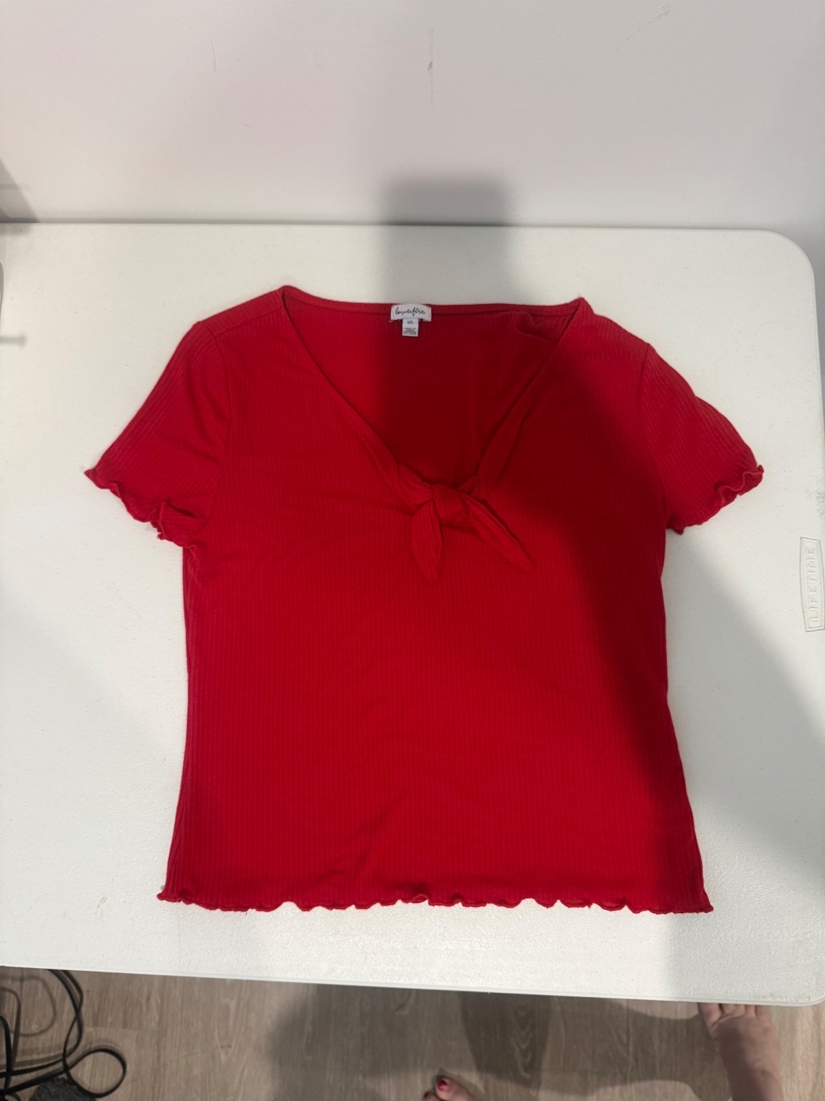 Love & Fire Ribbed V-Neck Tie Front Cropped Short Sleeve Top Chili Red L Love & Fire Ribbed V-Neck Tie Front Cropped Short Sleeve Top Chili Red L