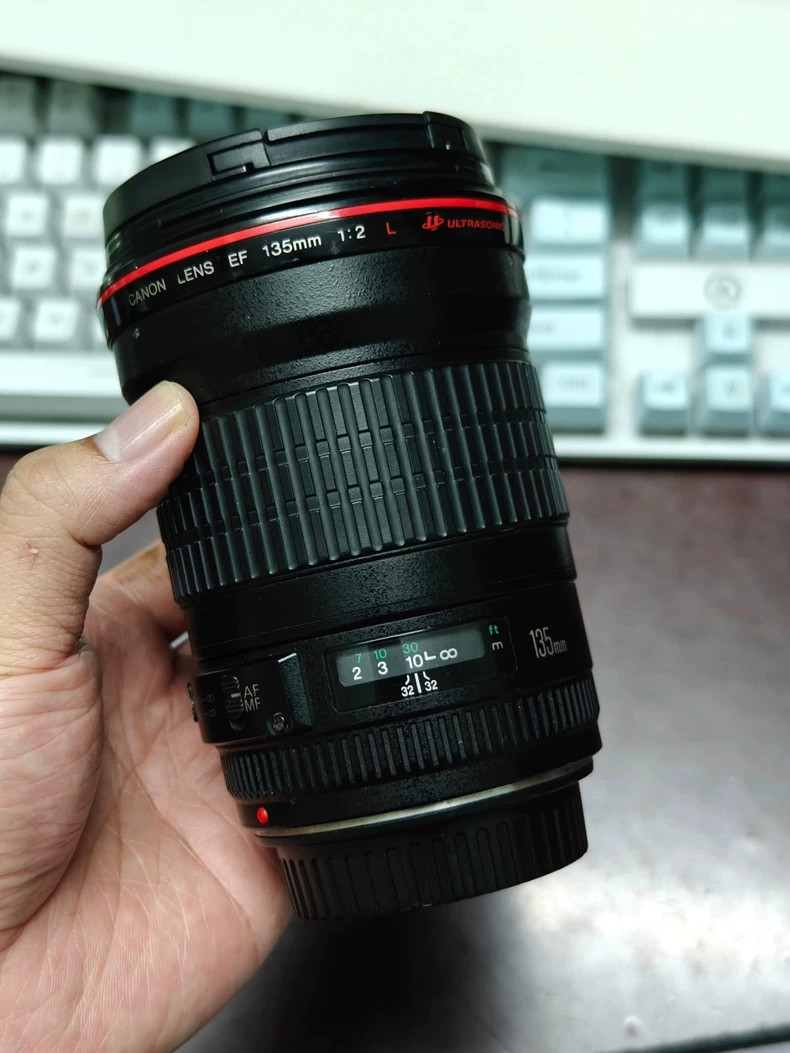 Canon EF 135mm f/2 L USM Telephoto Prime Lens for Full Frame Canon EF Mount