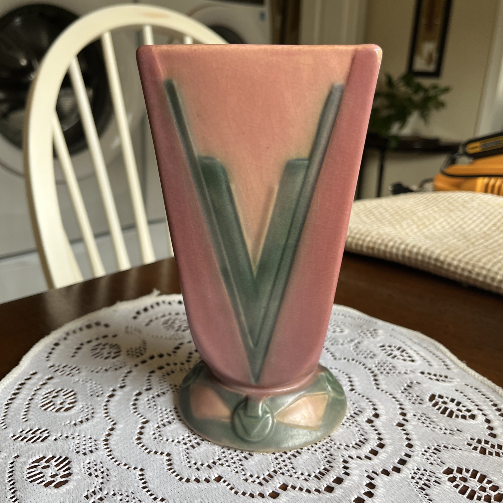 ANTIQUE USA ART DECO c. 1928 ROSEVILLE FUTURA POTTERY VICTORY FLOWER VASE Rare ANTIQUE USA ART DECO c. 1928 ROSEVILLE FUTURA POTTERY VICTORY FLOWER VASE Rare