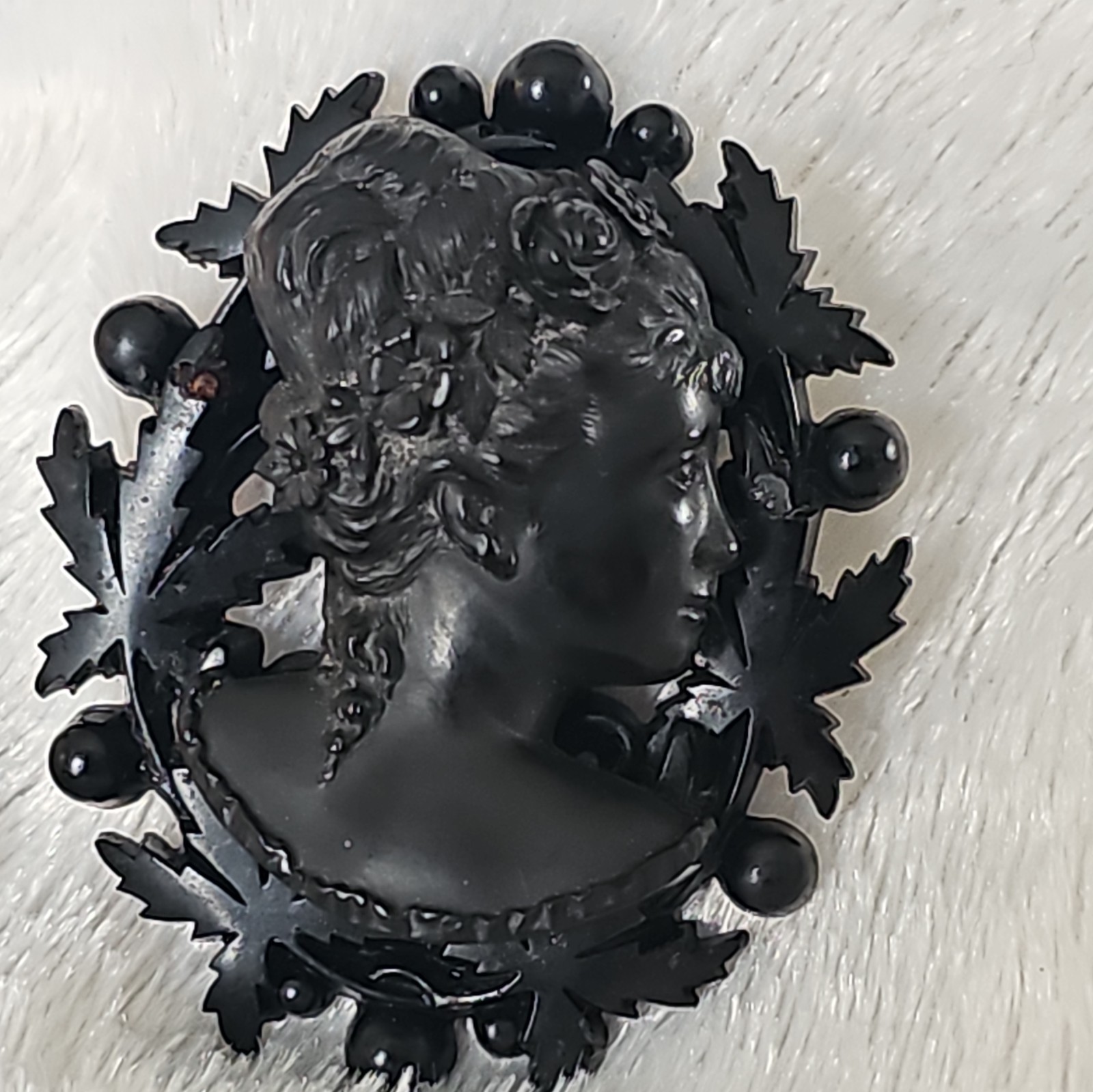 ANTIQUE VICTORIAN VULCANITE CAMEO BROOCH PIN MOURNING Womens Head Laurel Wreath ANTIQUE VICTORIAN VULCANITE CAMEO BROOCH PIN MOURNING Womens Head Laurel Wreath