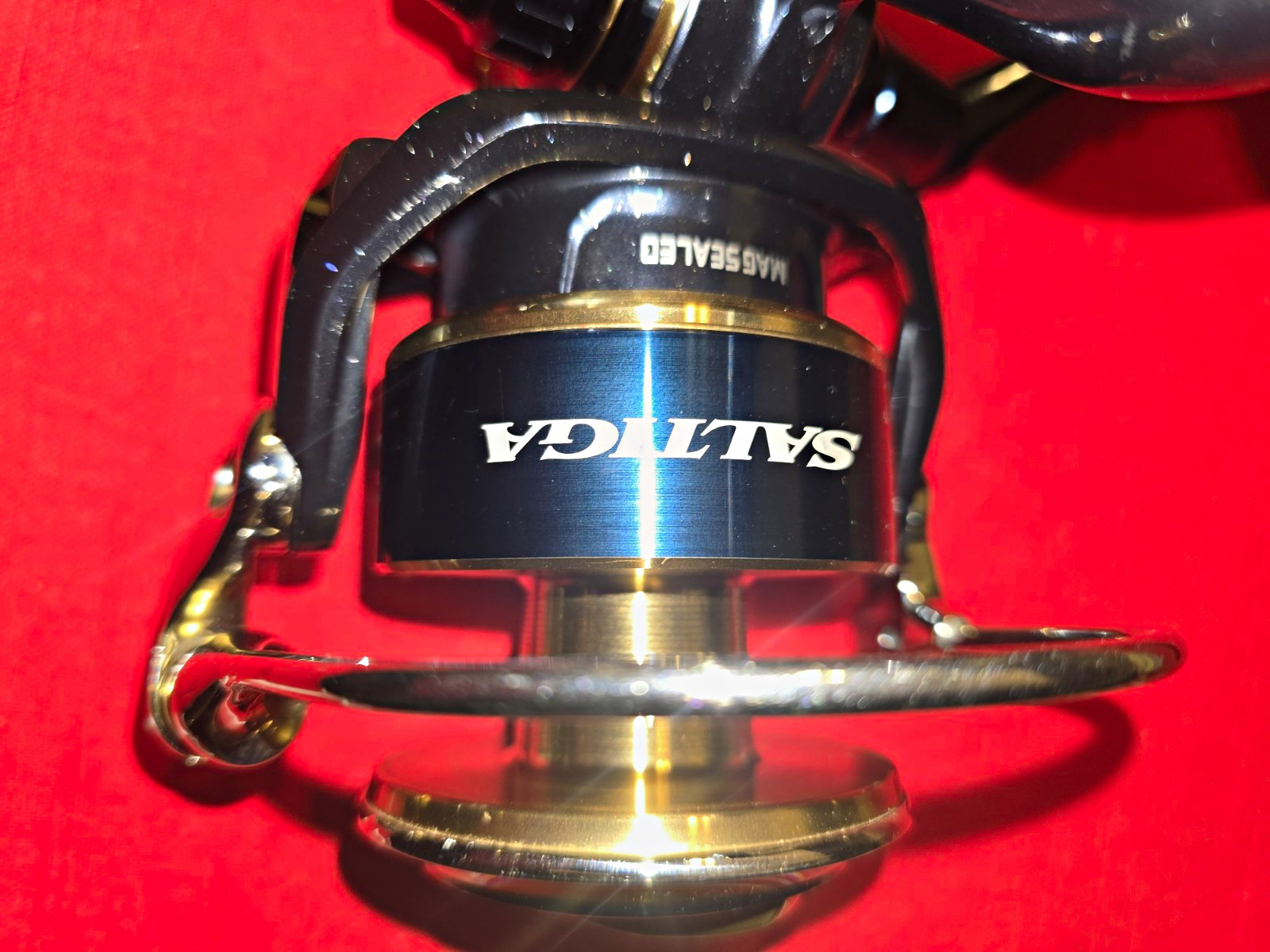 Daiwa Saltiga 14000-XH 14000 Spinning Reel Magsealed Black/Gold w/ Case Daiwa Saltiga 14000-XH 14000 Spinning Reel Magsealed Black/Gold w/ Case