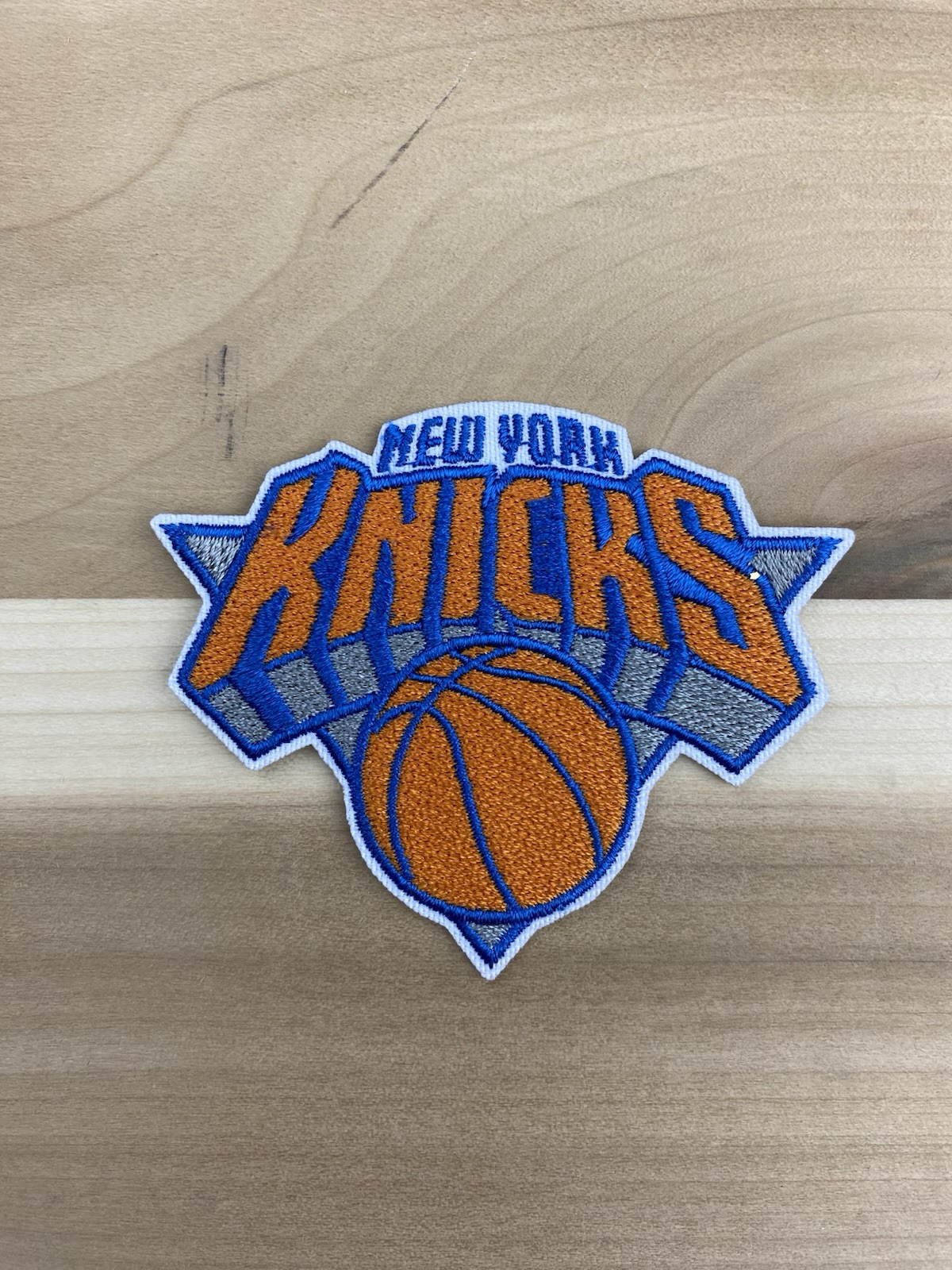 NEW YORK KNICKS VINTAGE STYLE EMBROIDERED IRON ON PATCH. 3”x 2.5” NEW YORK KNICKS VINTAGE STYLE EMBROIDERED IRON ON PATCH. 3”x 2.5”