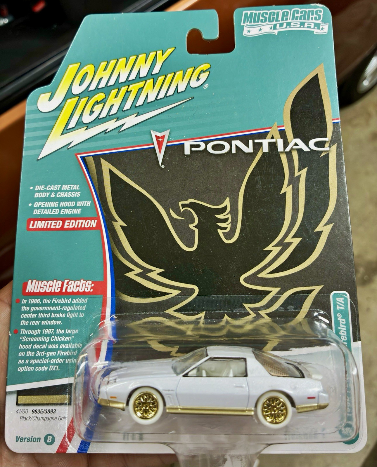 Johnny Lightning Muscle Cars U.S.A. White Lightning 1986 Pontiac Firebird T/A 