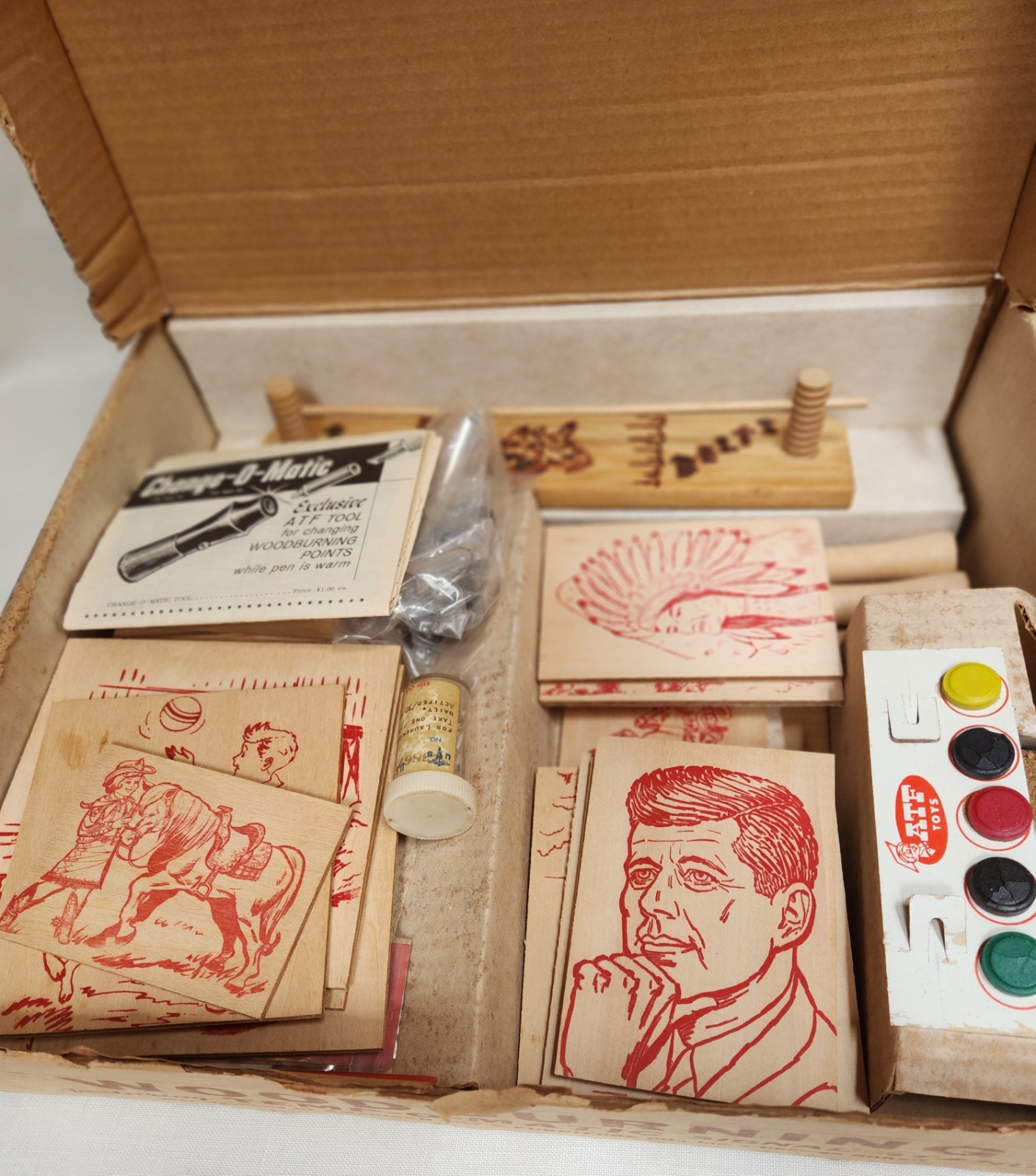 1960s ATF WONDER PEN WOOD BURNING KIT  T-98 includes 20 wooden plaques 