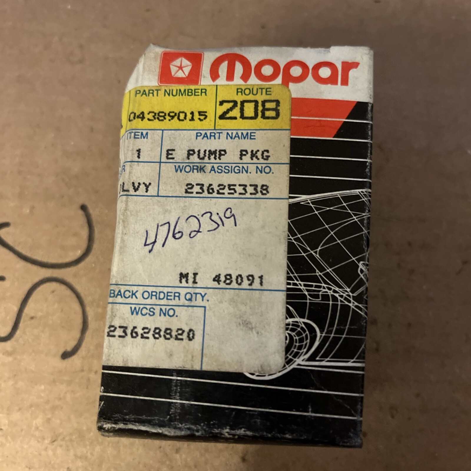 Genuine MOPAR 4389015 1987-93 WINDSHIELD WASHER PUMP NOS Genuine MOPAR 4389015 1987-93 WINDSHIELD WASHER PUMP NOS