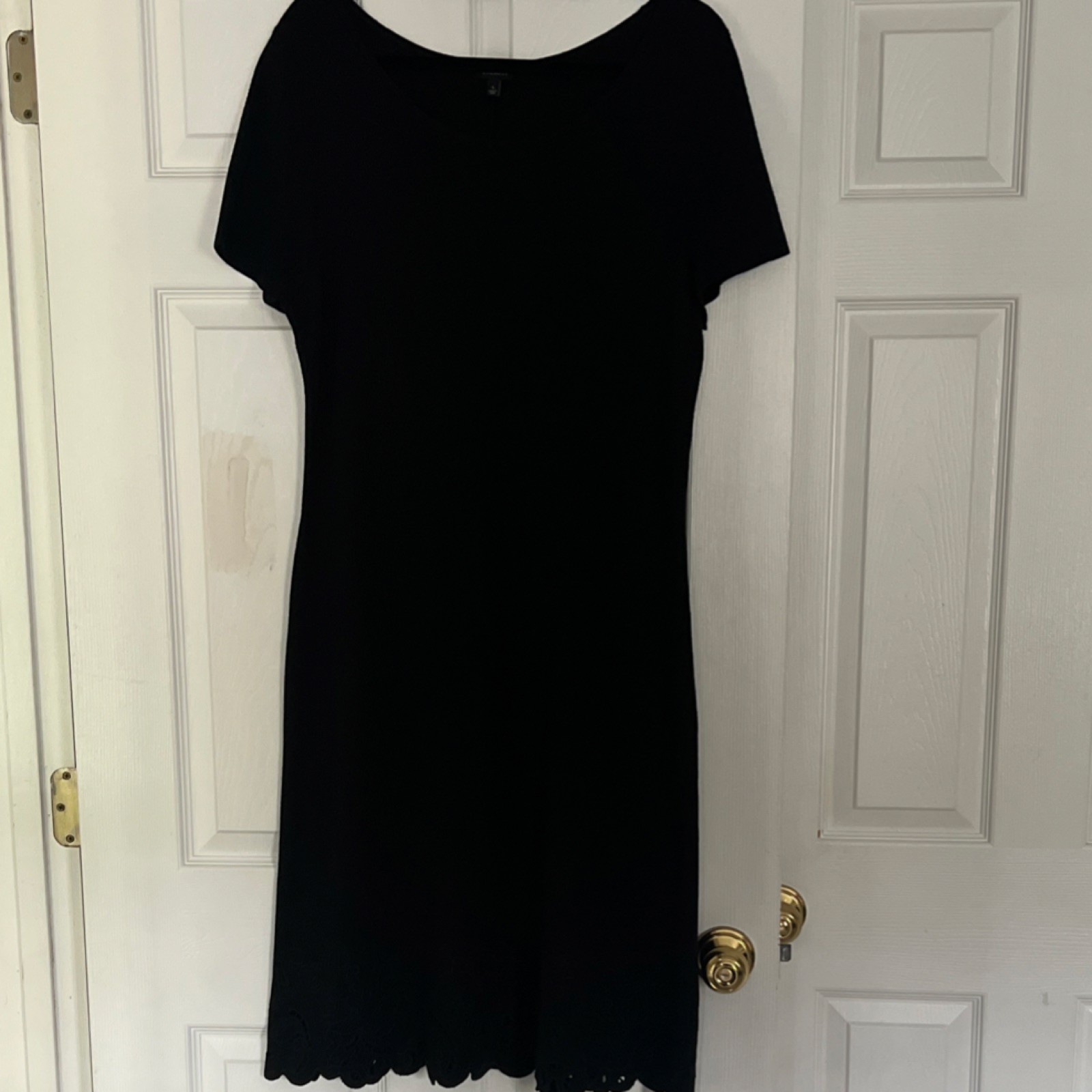 Talbots Black Solid Scoop Neck Short Sleeve Knit Knee Dress Size L Embroidered