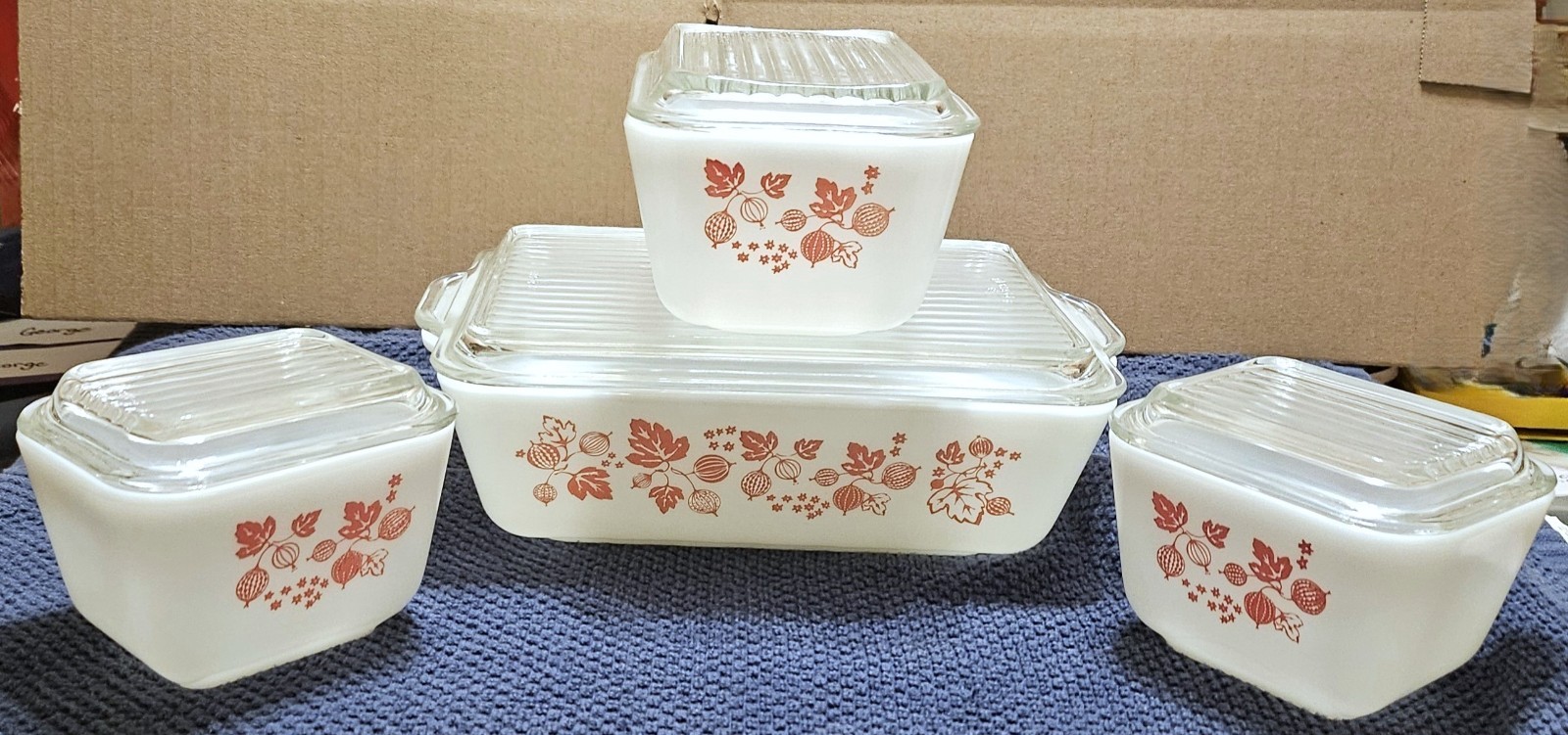 Vintage Pyrex PINK GOOSEBERRY  Refrigerator Set Complete w/Lids Excellent