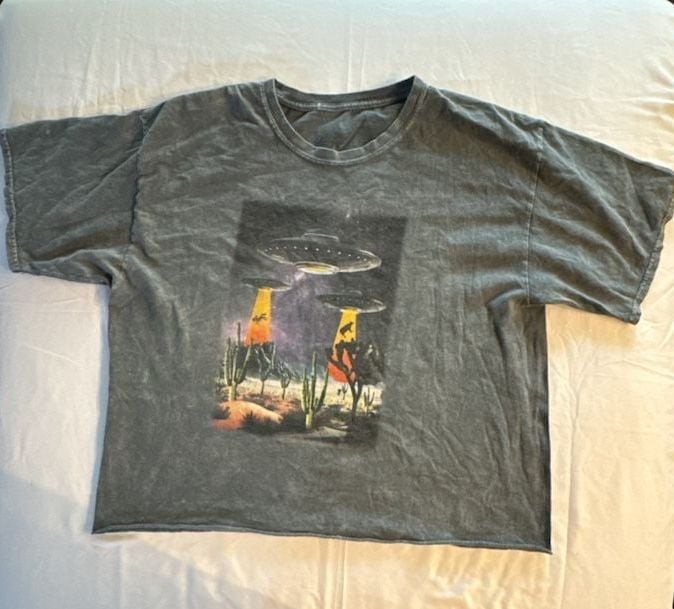 Inspired Culture Los Angeles Gray UFO Graphic Crop T-Shirt Inspired Culture Los Angeles Gray UFO Graphic Crop T-Shirt