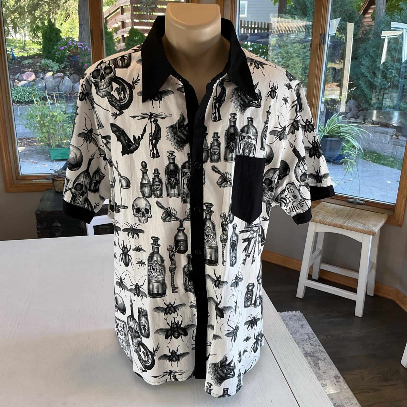 Shrine of Hollywood Men\'s bugs skull Shirt Size XXL Made In U.S.A vintage image Shrine of Hollywood Men\'s bugs skull Shirt Size XXL Made In U.S.A vintage image