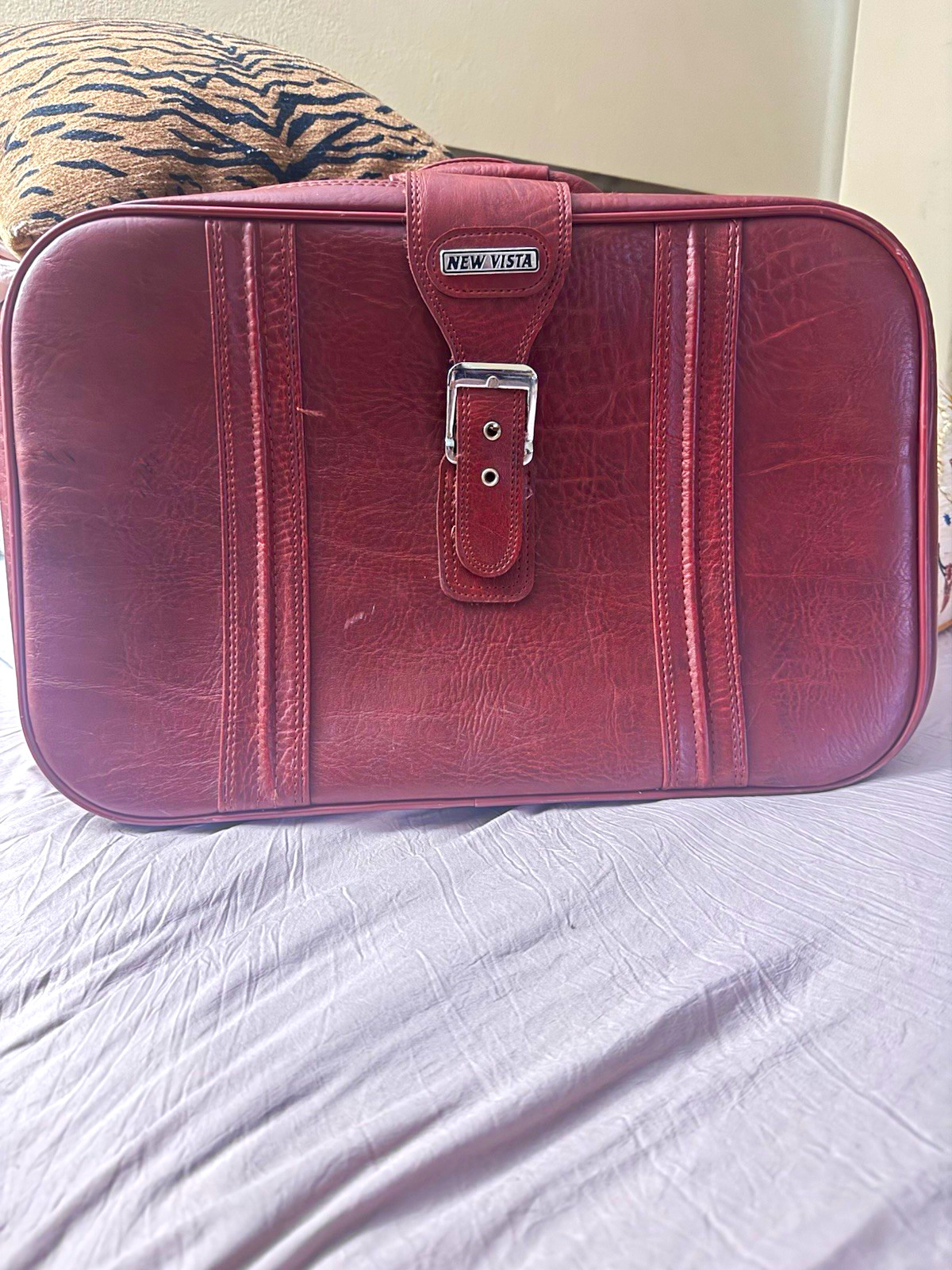 Vista 1970s True Vintage Brown Faux Leather Hard Suitcase 40L w/ Tag Pockets Vista 1970s True Vintage Brown Faux Leather Hard Suitcase 40L w/ Tag Pockets