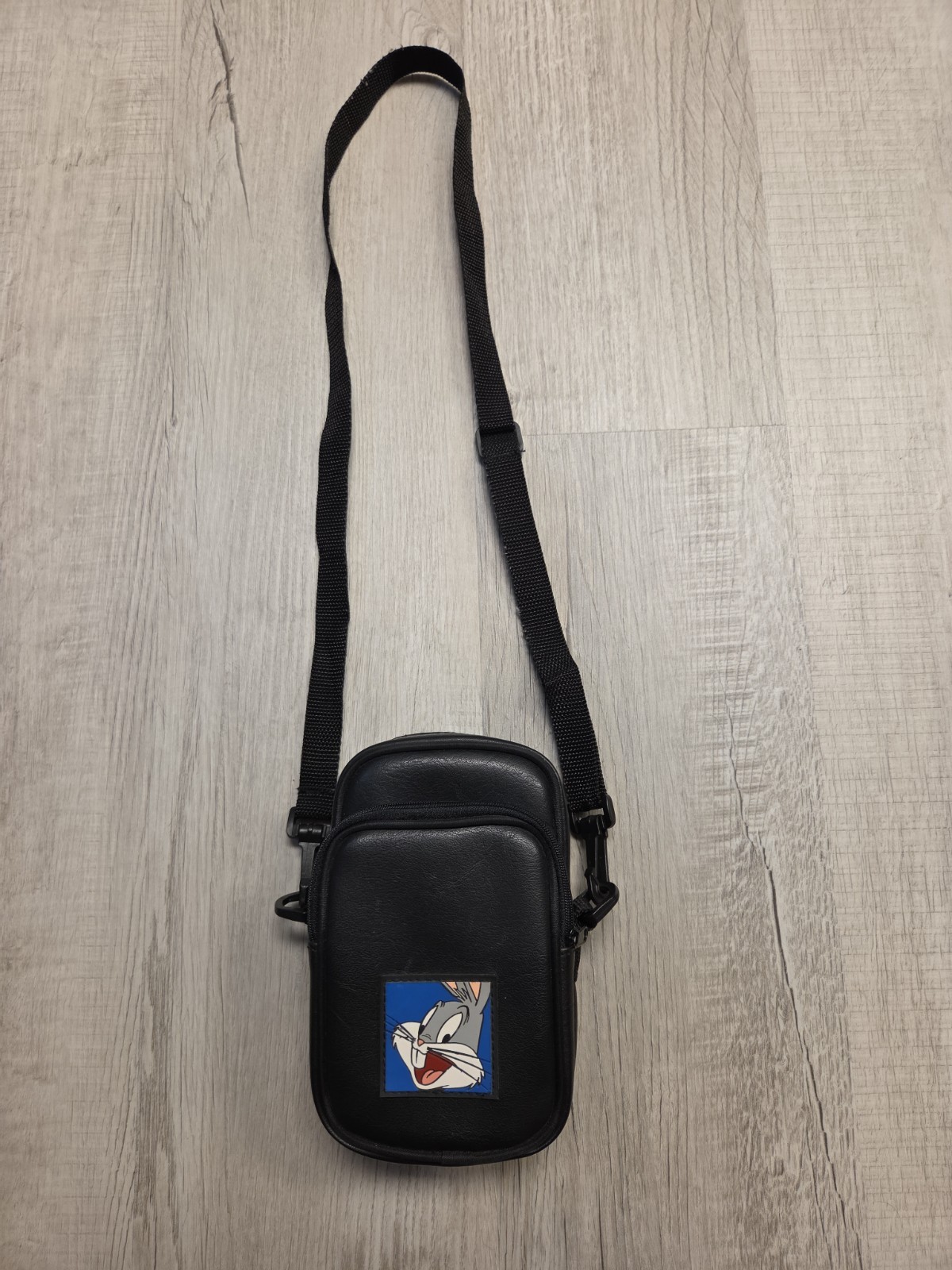 Vintage 1998 Bugs Bunny Black Shoulder Strap Camera Case Looney Tunes Retro Vintage 1998 Bugs Bunny Black Shoulder Strap Camera Case Looney Tunes Retro