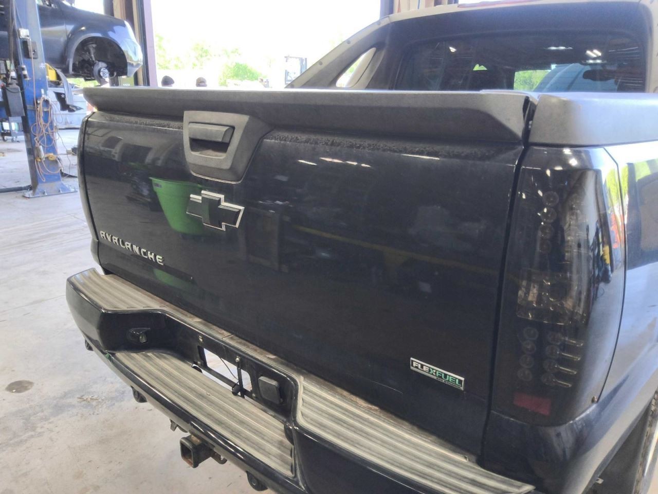 (LOCAL PICKUP ONLY) Trunk/Hatch/Tailgate Endgate Fits 07-13 AVALANCHE 1500 75518