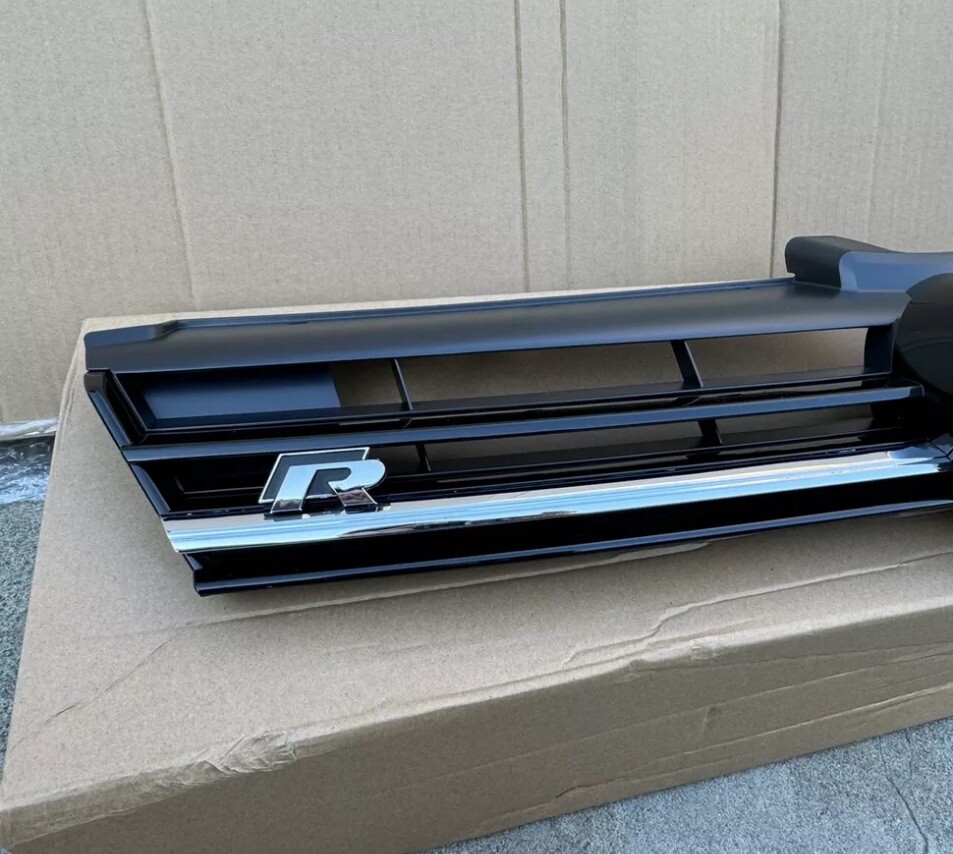 VW ACC FRONT RADIATOR UPPER TOP GRILL GOLF R MK7.5 5G0853651CSZLL 2018-2021 VW ACC FRONT RADIATOR UPPER TOP GRILL GOLF R MK7.5 5G0853651CSZLL 2018-2021