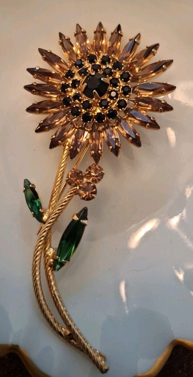 Vintage Signed Napier Book Piece Rhinestone Runway Couture \\Flower Brooch
