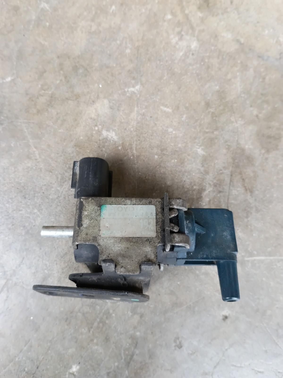 9091012204 Genuine Toyota Valve Duty Vacuum Switching 90910-12204 OEM 9091012204 Genuine Toyota Valve Duty Vacuum Switching 90910-12204 OEM