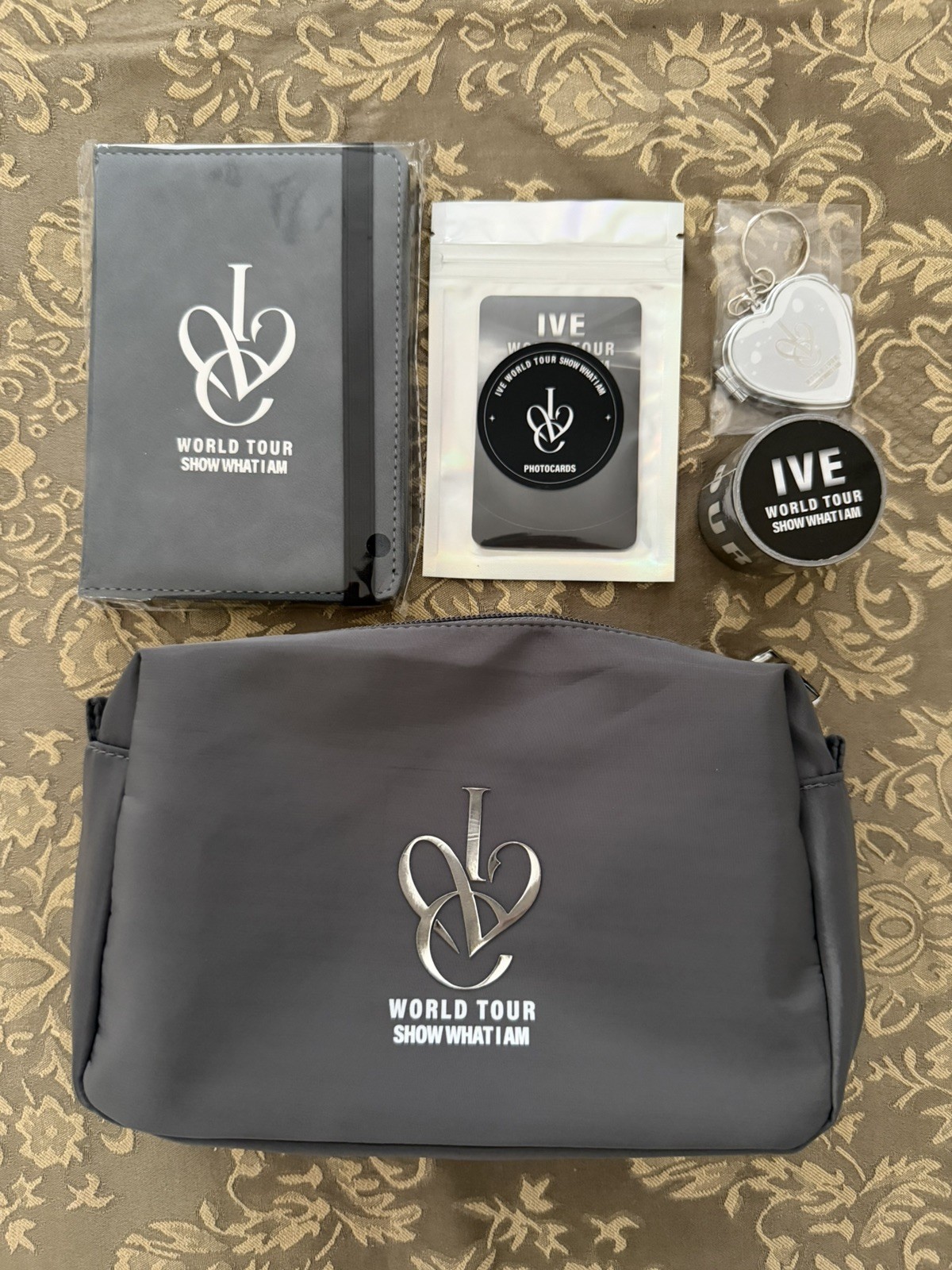 IVE Show What I Am World Tour VIP Gift Set Photocards Bag Journal Keychain US