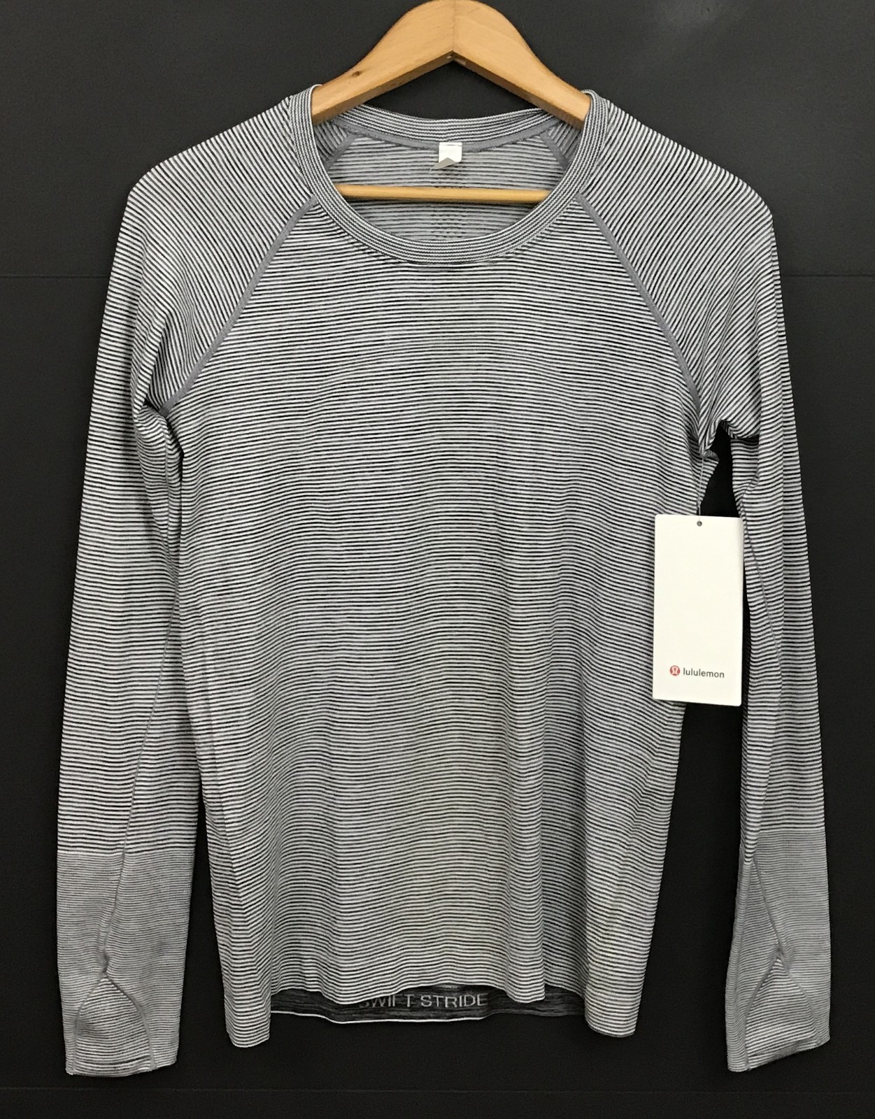 NEW Lululemon Women\'s Swiftly Speed Long Sleeve Top White Black Stripe Size 10 NEW Lululemon Women\'s Swiftly Speed Long Sleeve Top White Black Stripe Size 10