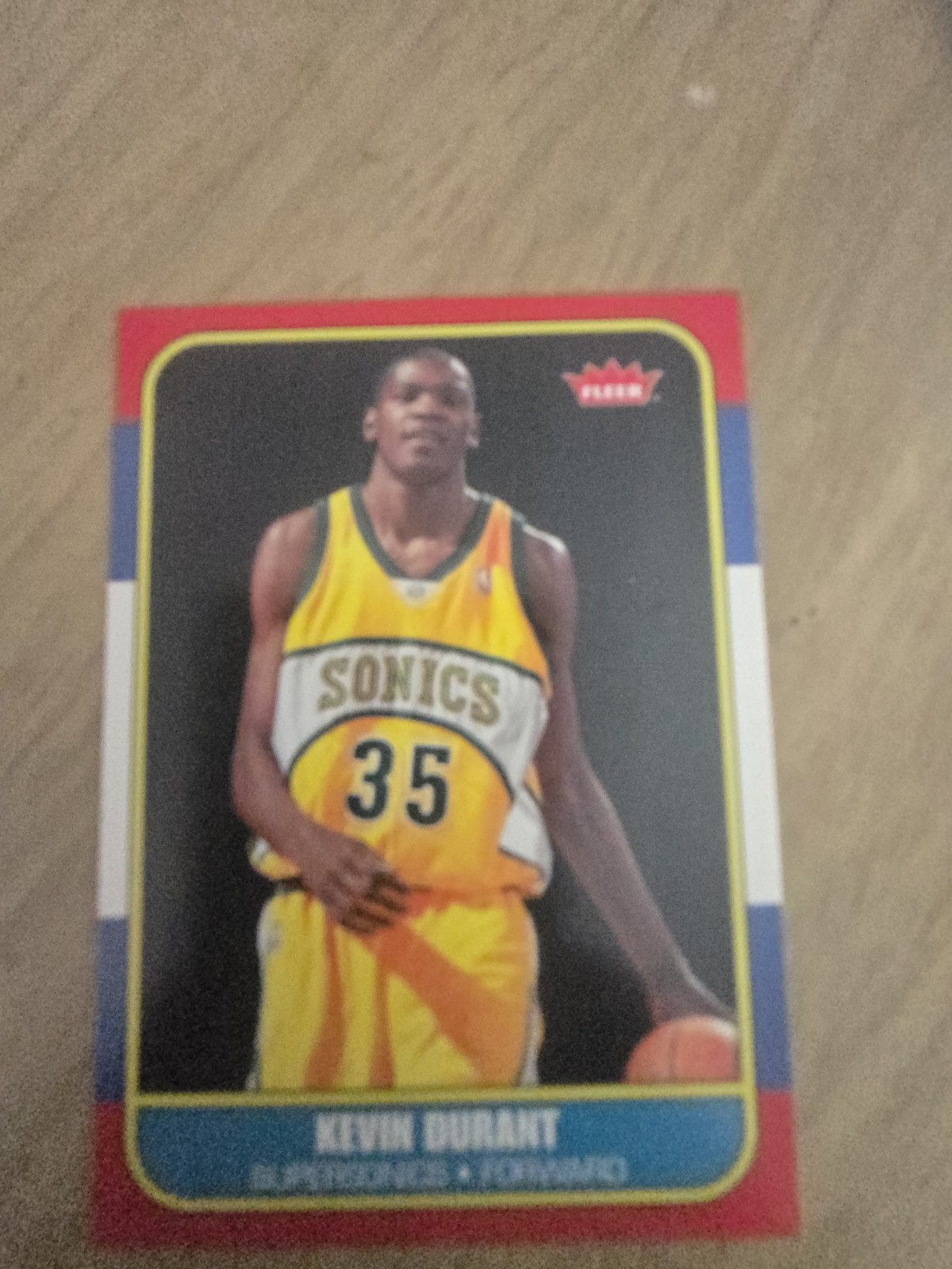 2007-08 Fleer - 1986-87 Retro Rookies Kevin Durant #86R-143 (RC) 2007-08 Fleer - 1986-87 Retro Rookies Kevin Durant #86R-143 (RC)