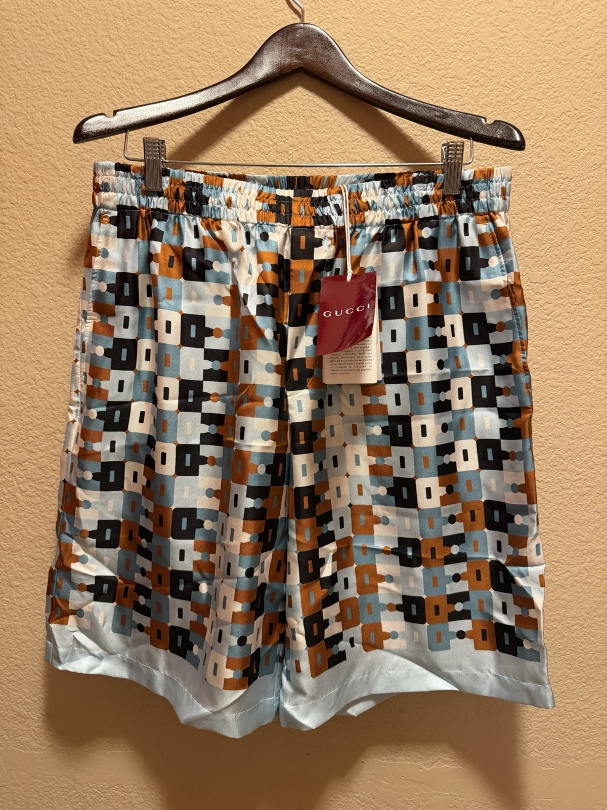 New Gucci Horsebit Logo Silk Shorts Size IT 50 / US M 32 - 36 Waist New Gucci Horsebit Logo Silk Shorts Size IT 50 / US M 32 - 36 Waist