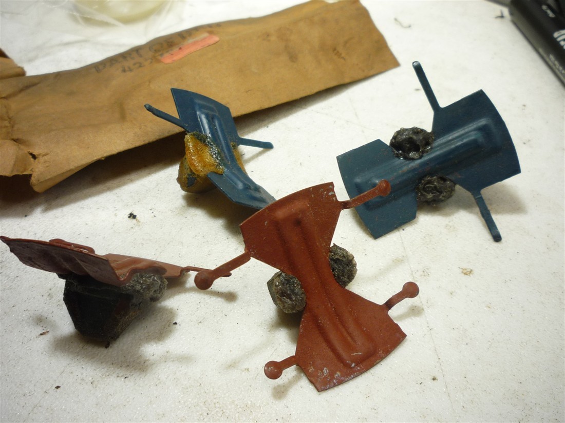1962 Chevrolet Impala molding clips nos lot of 4 pieces