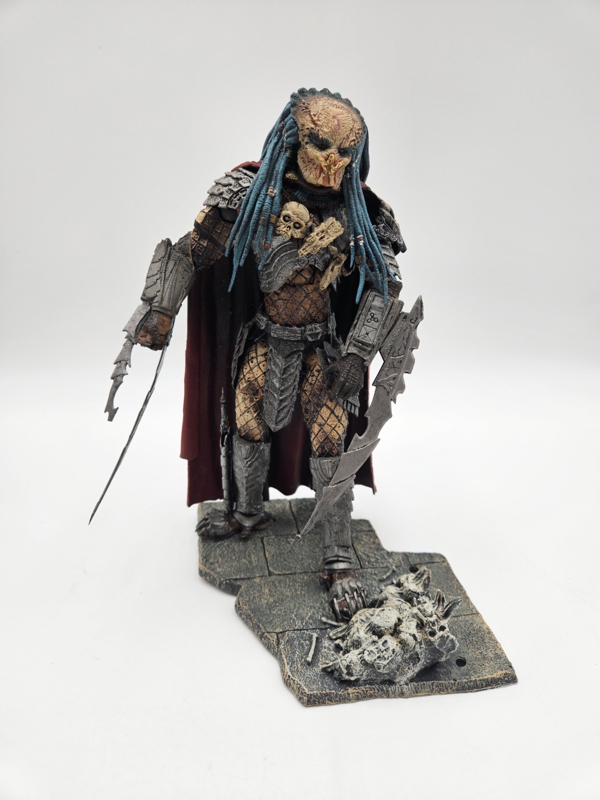 2004 McFarlane Toys Alien vs Predator ELDER PREDATOR Loose Complete W/ Base (B) 2004 McFarlane Toys Alien vs Predator ELDER PREDATOR Loose Complete W/ Base (B)