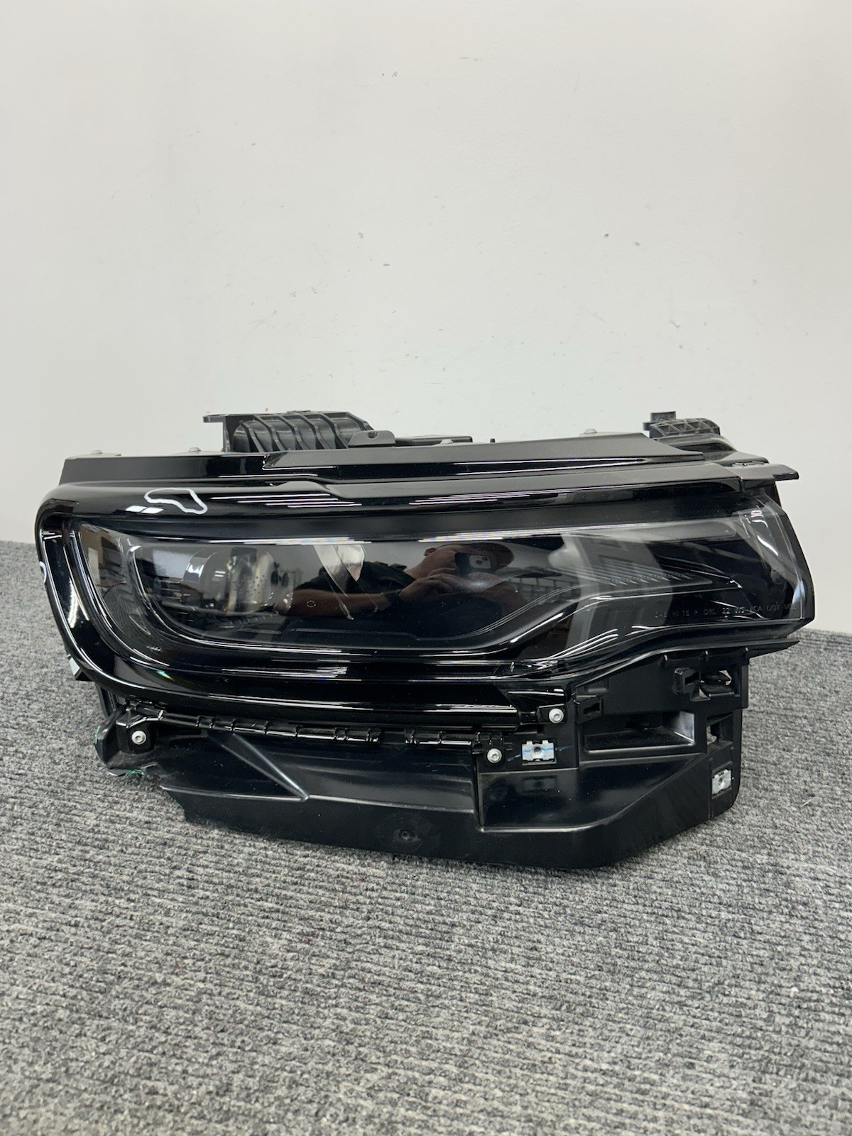 OEM 2022 - 2025 Jeep Wagoneer FULL LED Projector Headlight (Right/Passenger) OEM 2022 - 2025 Jeep Wagoneer FULL LED Projector Headlight (Right/Passenger)