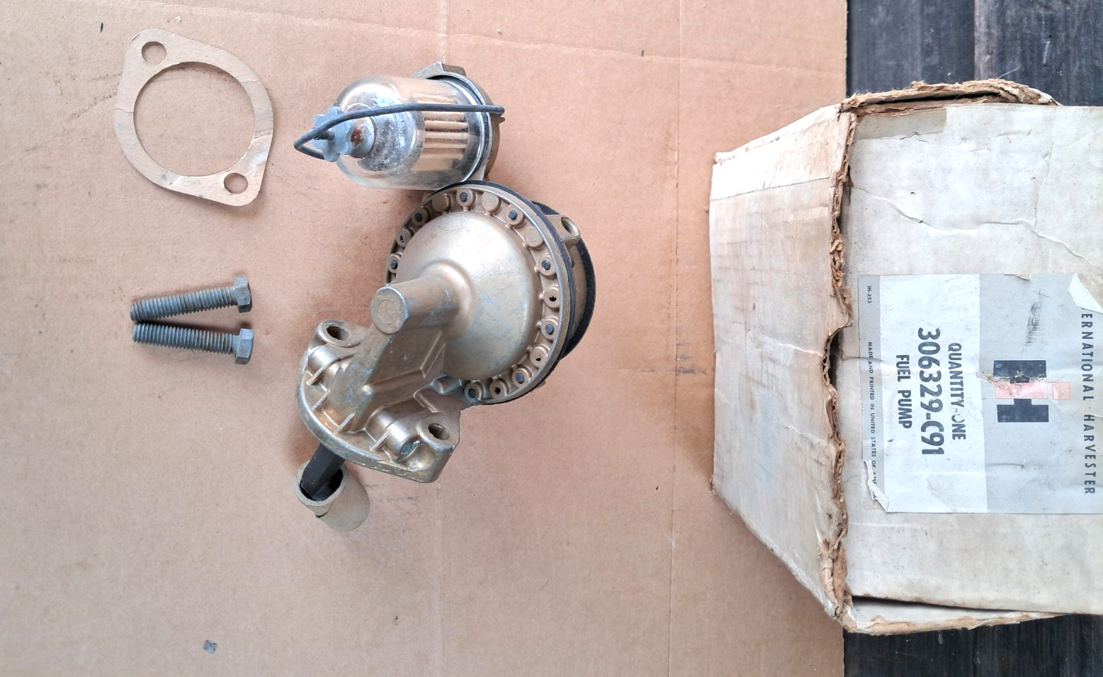 1960\'s 70\'s International Harvester Fuel Pump 306329-C91 NOS In the Original BOX 1960\'s 70\'s International Harvester Fuel Pump 306329-C91 NOS In the Original BOX