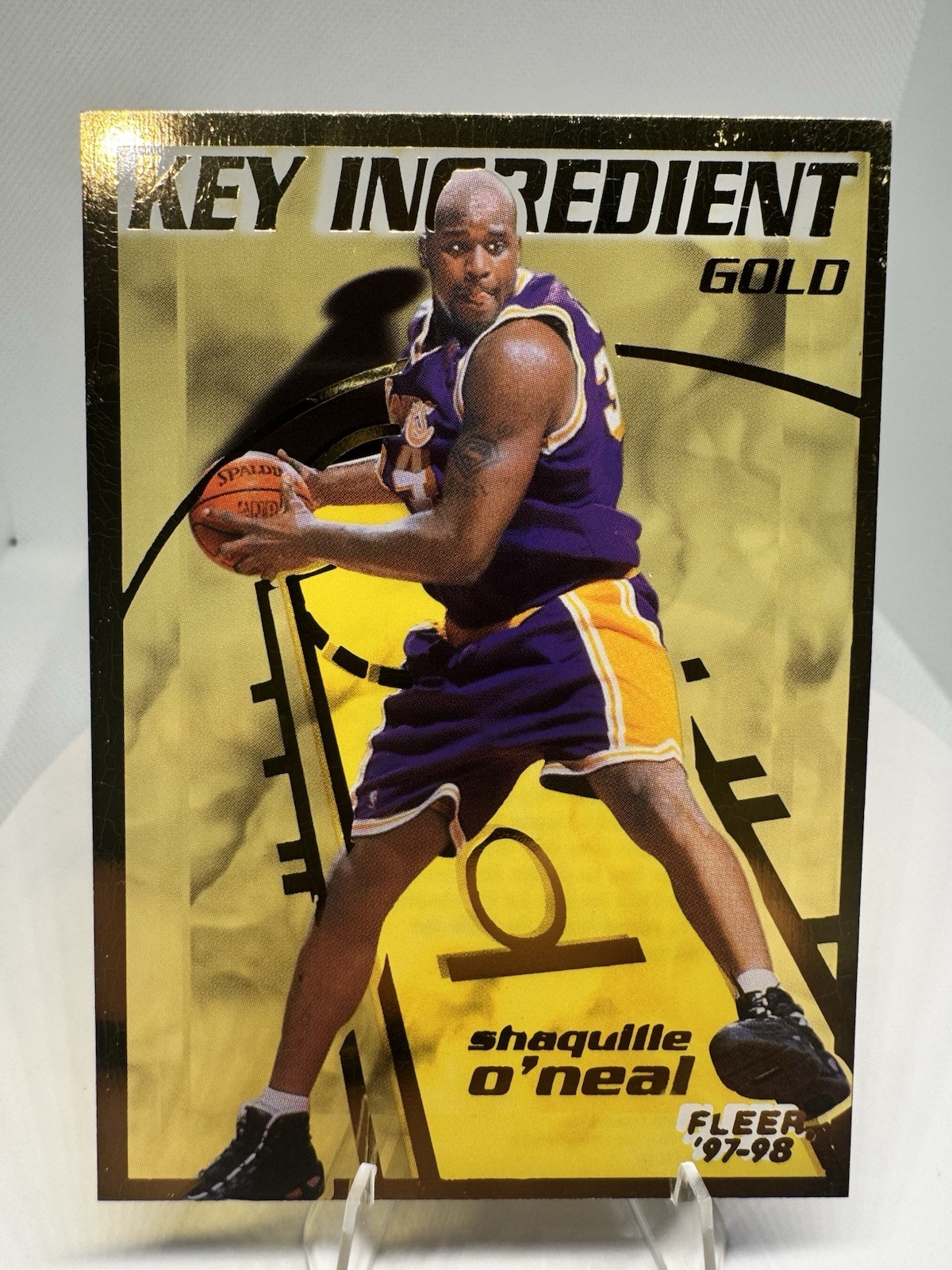 Fleer 1997-98 Shaquille O'Neal Lakers Key Ingredient Gold Insert #9 of 15 Fleer 1997-98 Shaquille O'Neal Lakers Key Ingredient Gold Insert #9 of 15