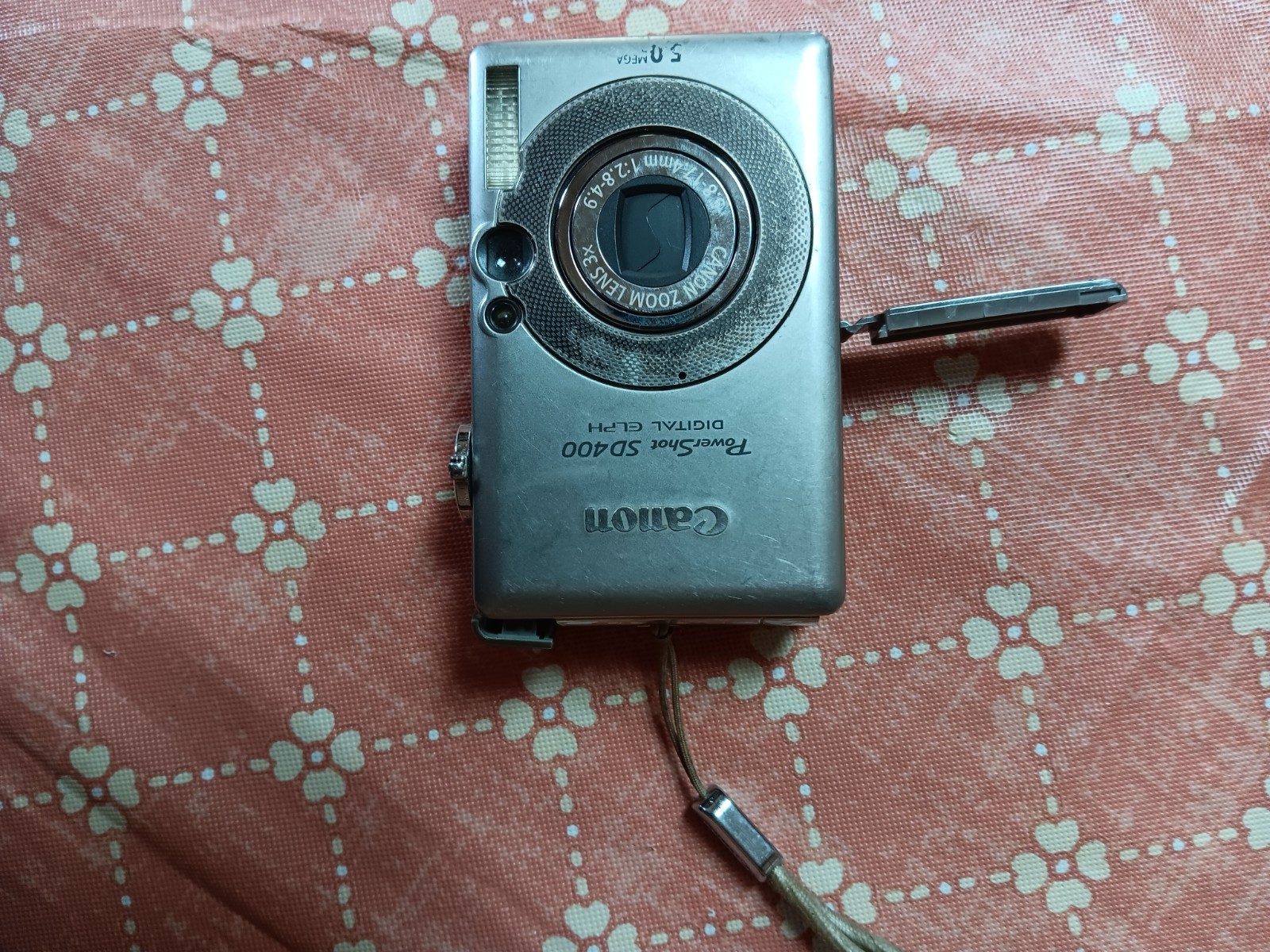 Canon PowerShot SD400 Digital ELPH 5MP Camera Silver Battery & Charger Tested Canon PowerShot SD400 Digital ELPH 5MP Camera Silver Battery & Charger Tested