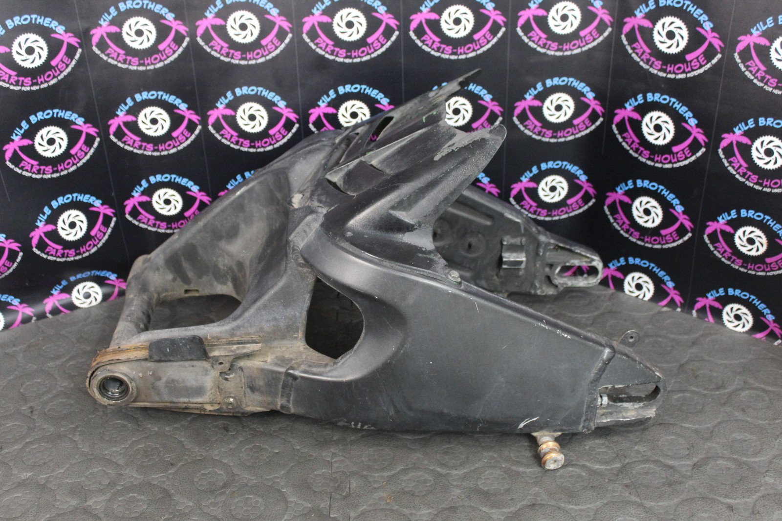 2009 Kawasaki Ninja ZX6R ZX600R OEM REAR SWINGARM BACK SUSPENSION SWING ARM GOOD