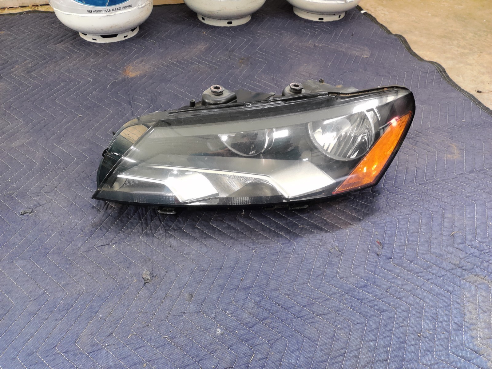 2012 - 2015 Volkswagen Passat Halogen Headlight Driver Left LH OEM 2040 2012 - 2015 Volkswagen Passat Halogen Headlight Driver Left LH OEM 2040