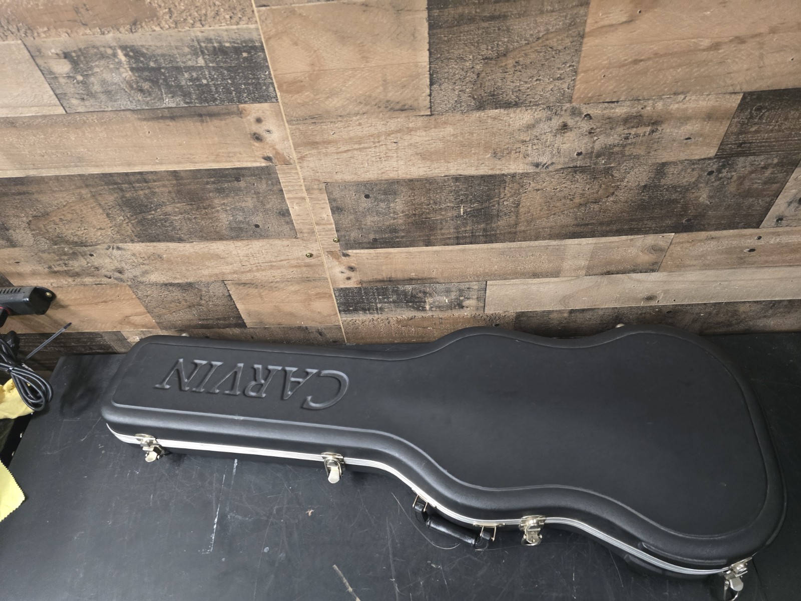 VTG CARVIN GUITAR CASE Chainsaw Case. Strat Style VTG CARVIN GUITAR CASE Chainsaw Case. Strat Style