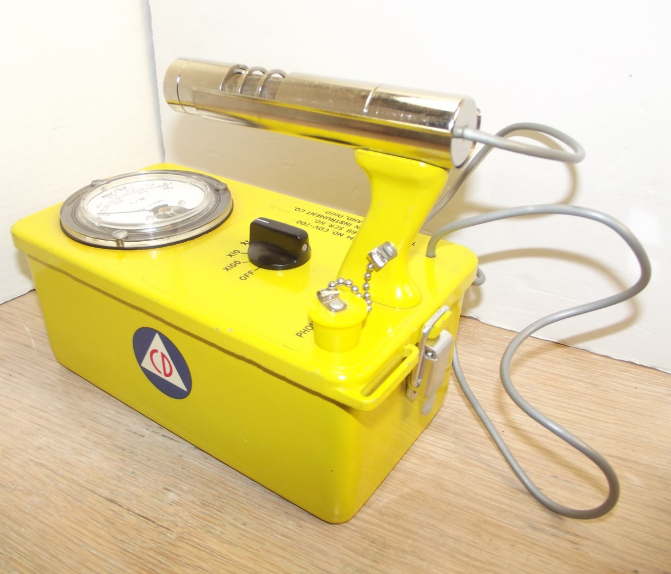 Vintage 1950's - 1960's Civil Defense Victoreen CDV-700 Model 6B Geiger Counter